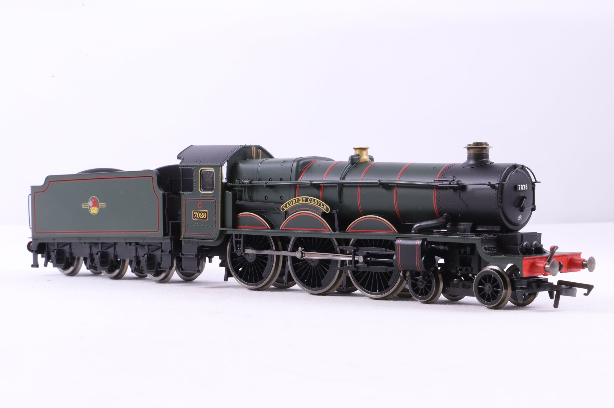 Hornby OO Castle Class 4-6-0 '7028' 'Cadbury Castle' BR Lined Green L/C