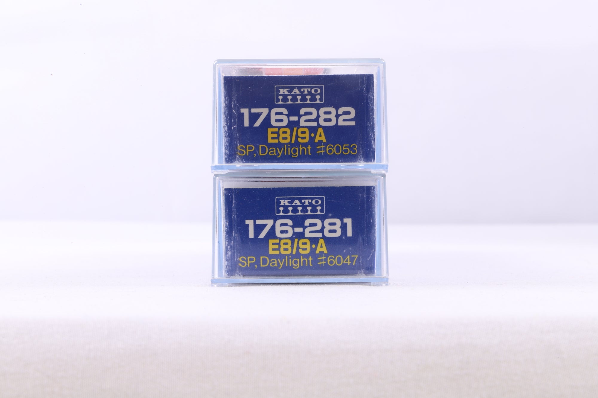 Kato N 176-281 & 282 E8/9-A&A Southern Pacific Daylight '6047' & '6047'