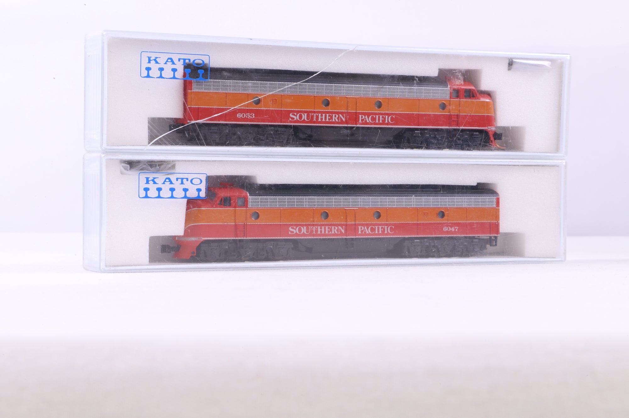 Kato N 176-281 & 282 E8/9-A&A Southern Pacific Daylight '6047' & '6047'