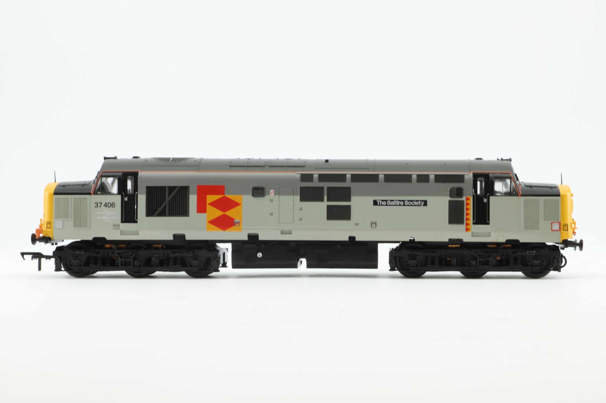 Bachmann OO 32-384 Class 37/4 Diesel '37406' 'The Saltire Society' Railfreight Distribution