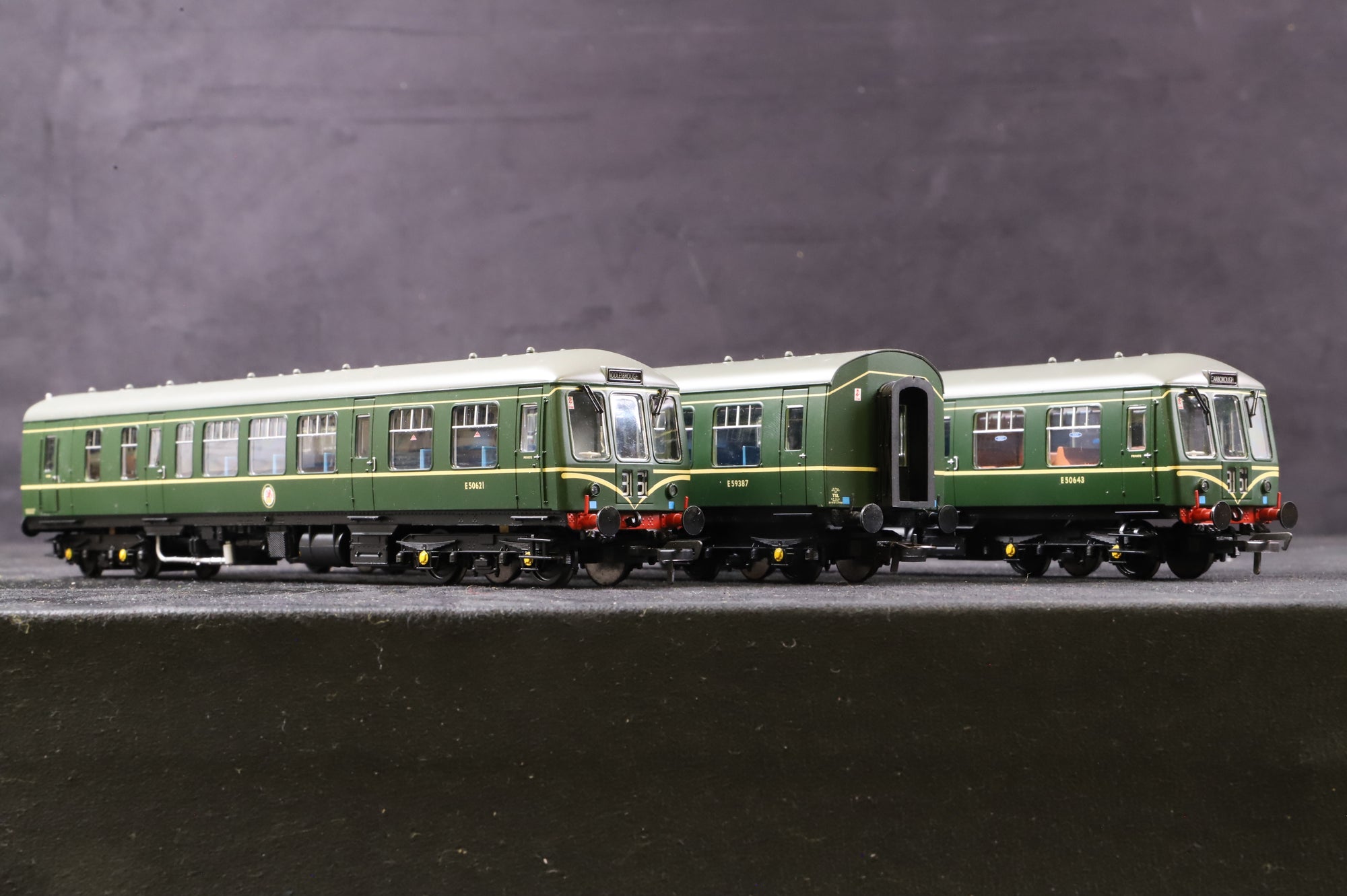 Bachmann OO 32-913 Class 108 3 Car DMU BR Green Speed Whiskers
