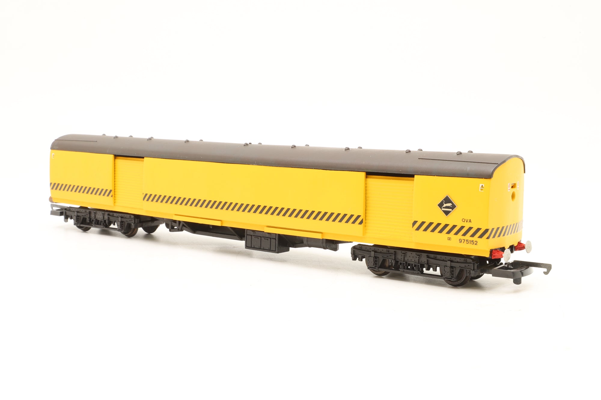 Custom OO Mk1 QVA 975152 in BR Engineering Yellow