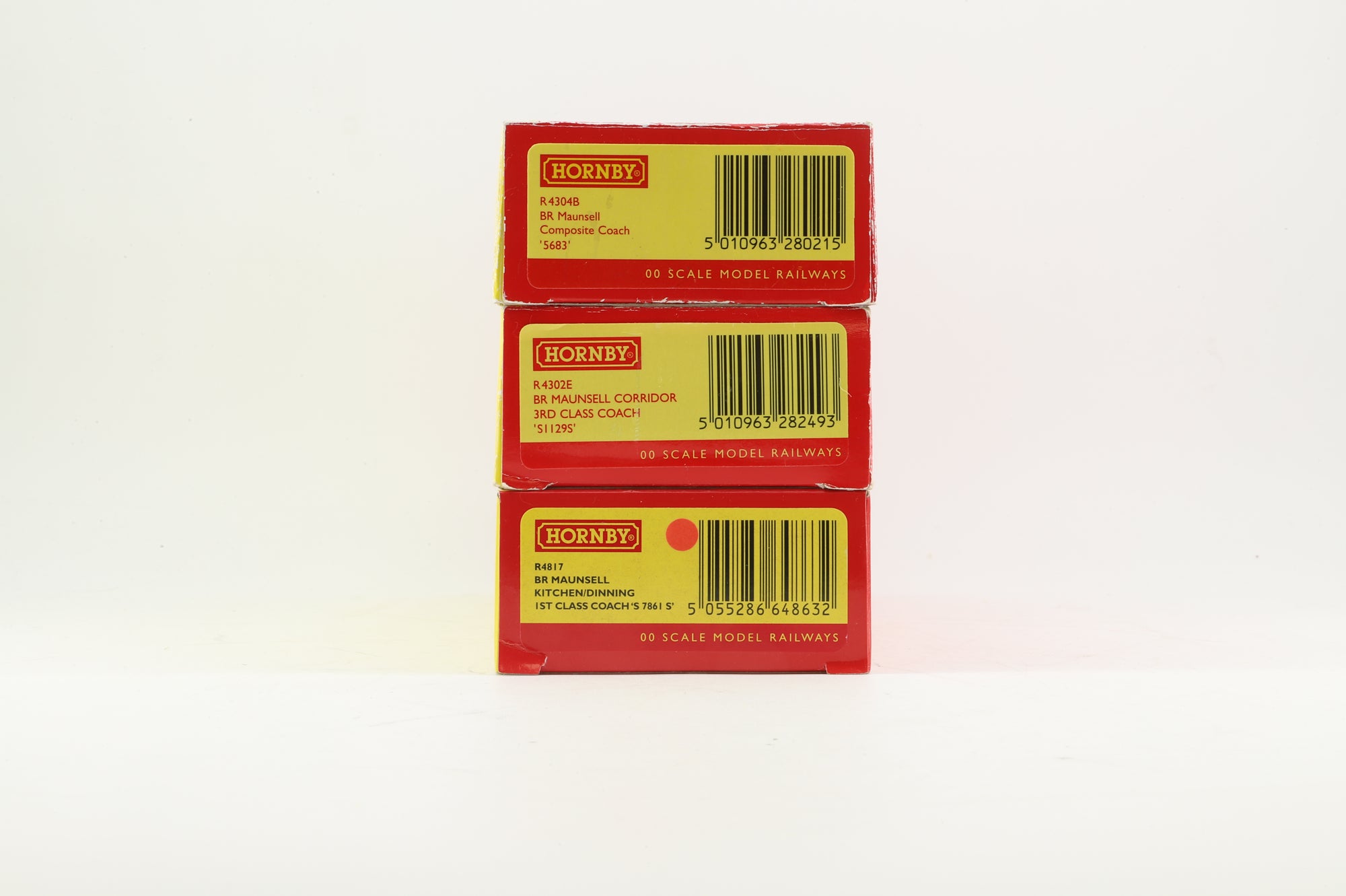 Hornby OO Rake of 3 Maunsell Coaches in BR(S) Green