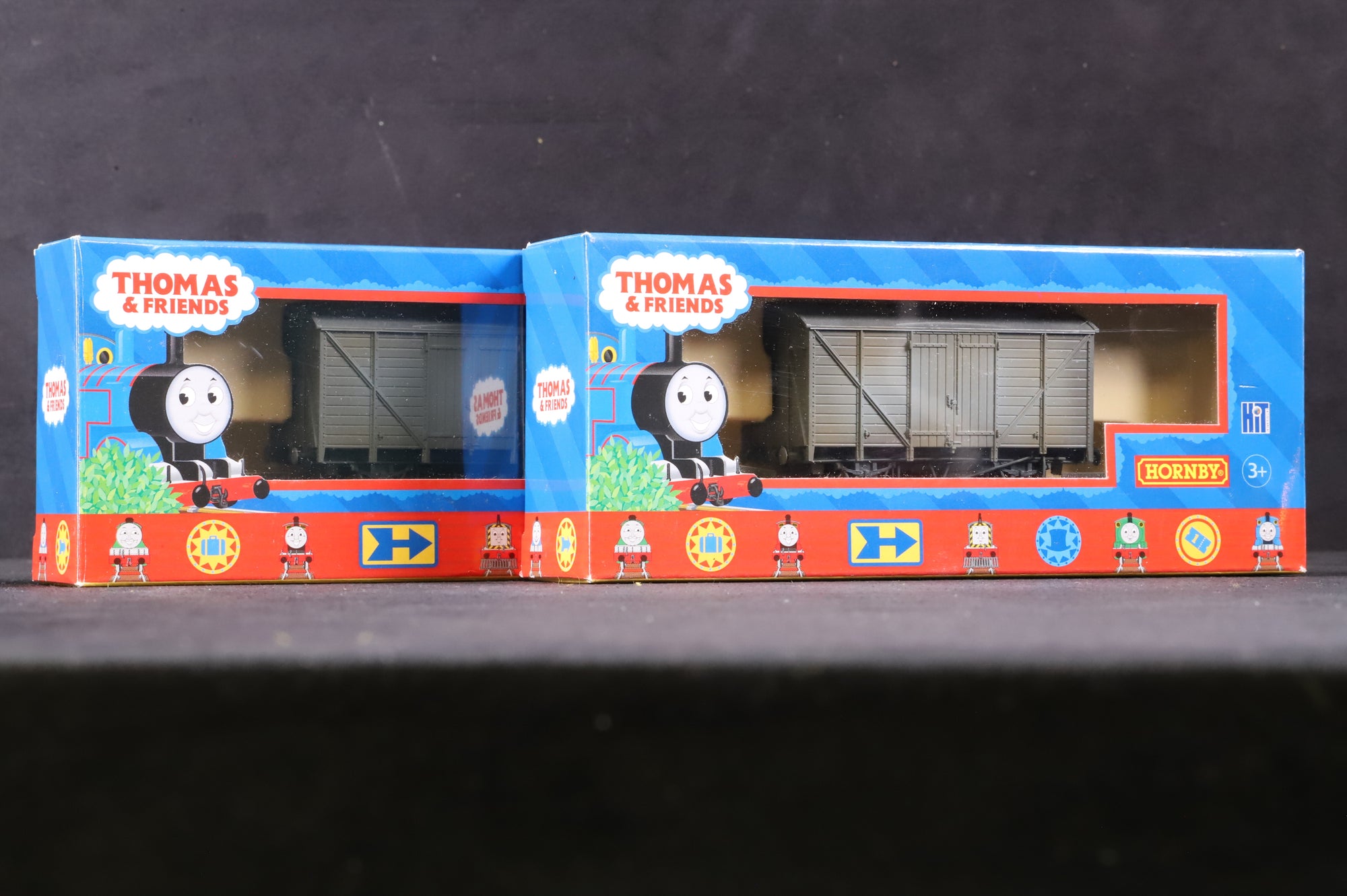 Hornby OO R9239 Thomas & Friends Rake Of 2 Grey Vent Vans