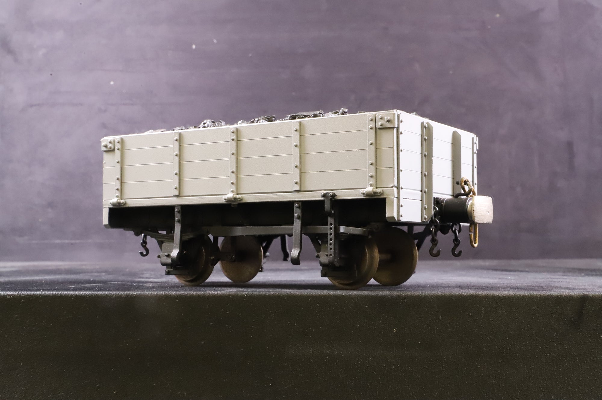 Accucraft DG621 G 4 Plank Grey Wagon & Load