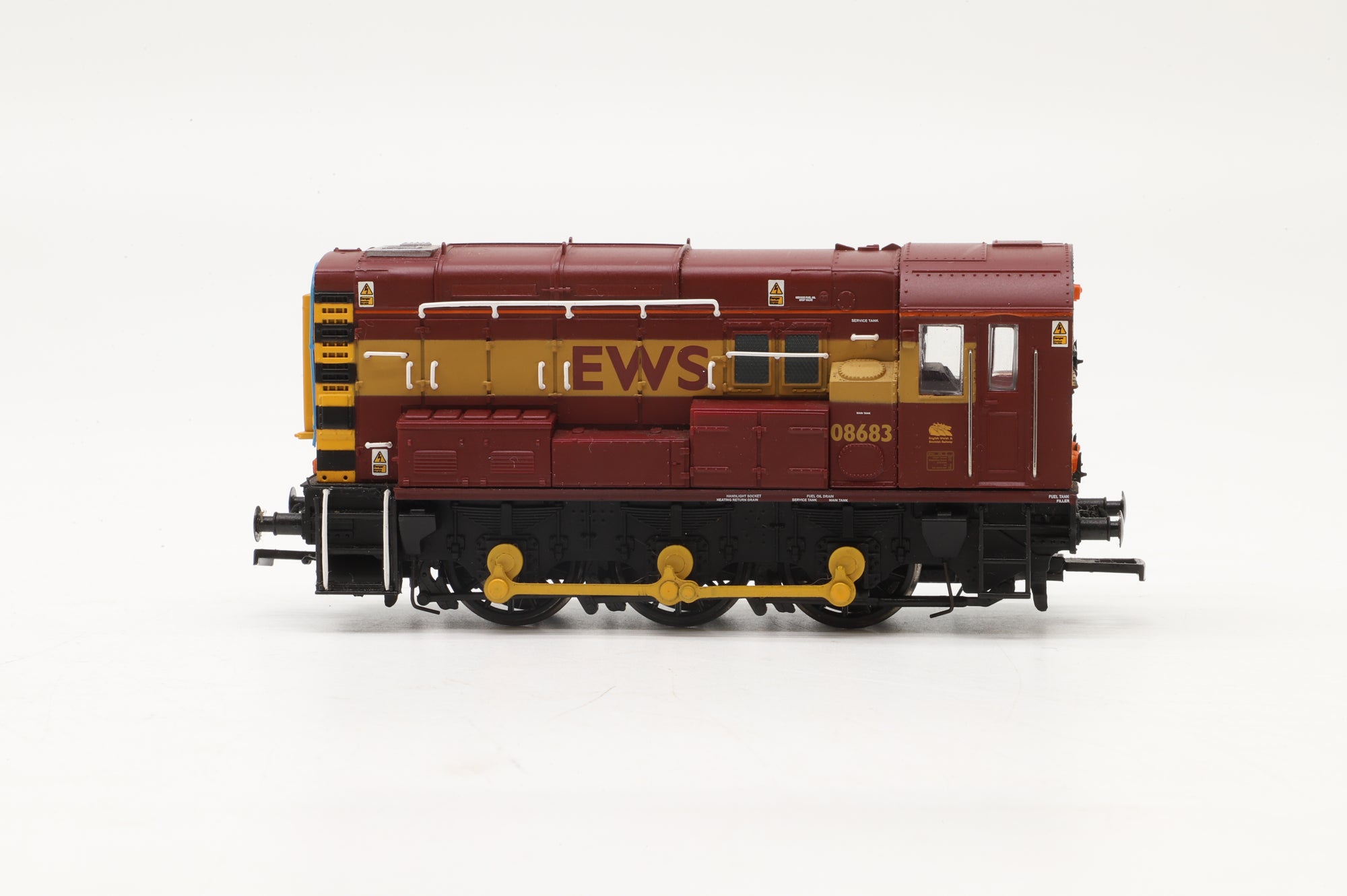 Bachmann OO 32-108 Class 08 '08683' Diesel Shunter EWS