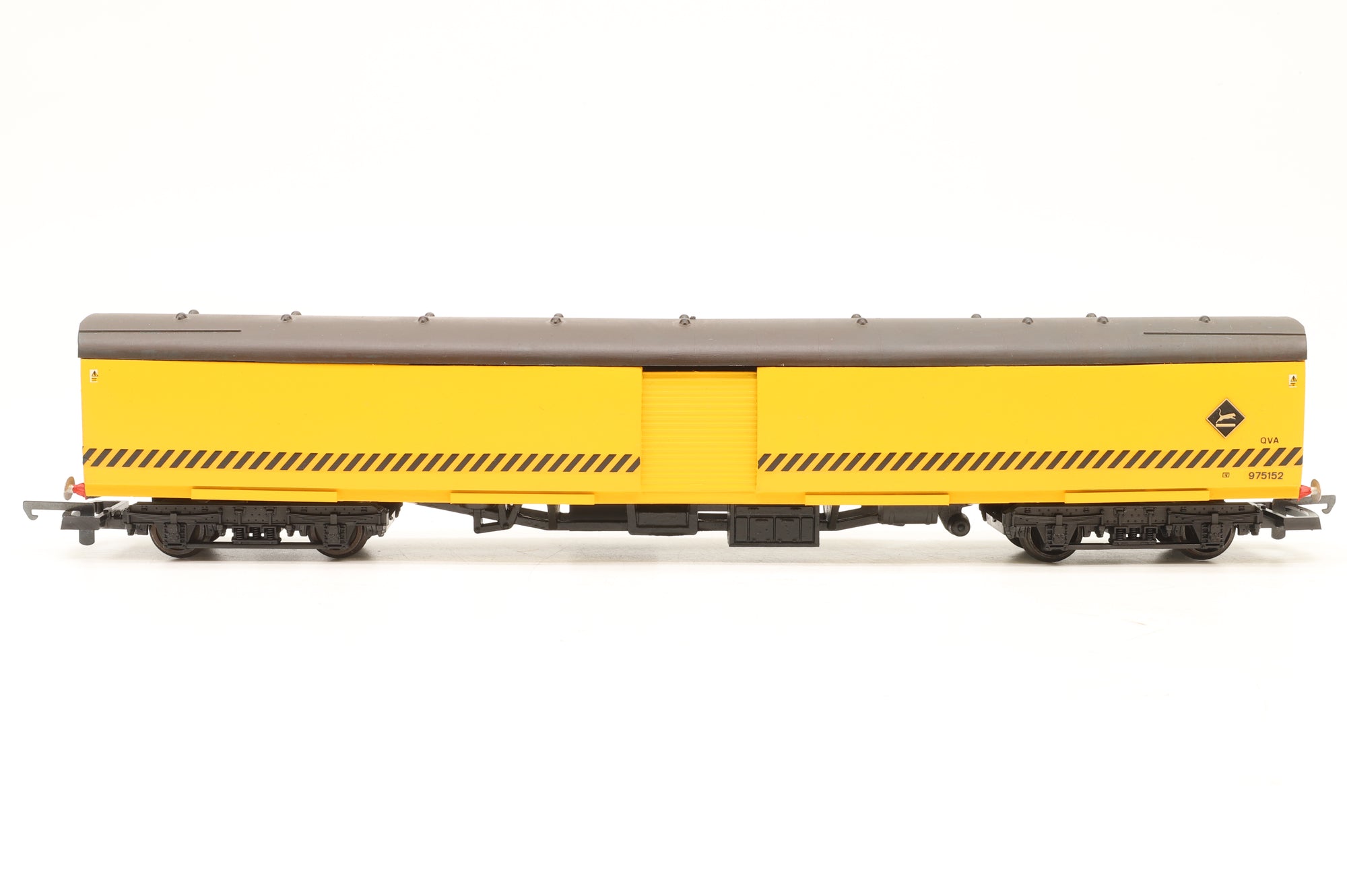 Custom OO Mk1 QVA 975152 in BR Engineering Yellow