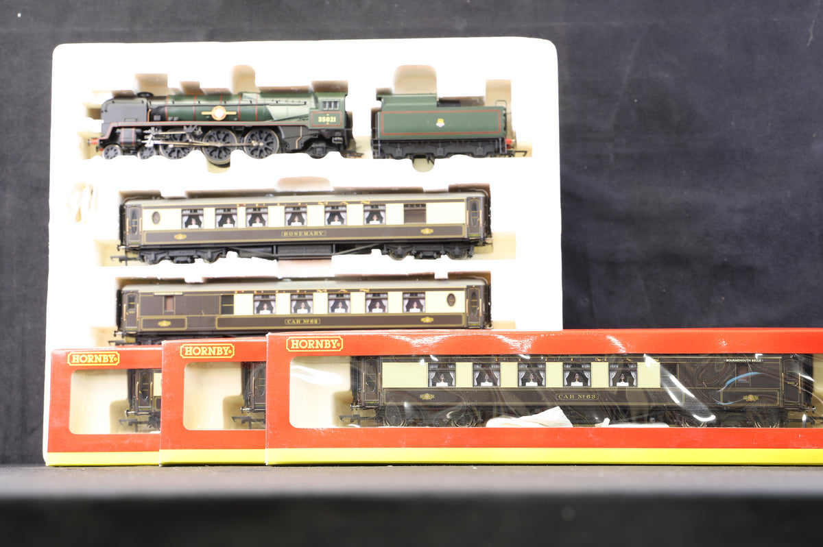 Hornby OO R2300 A Great British Train Pack &#39;Bournemouth Belle&#39; w/R4169 &#39;Bournemouth Belle&#39; Pullman Car Pack