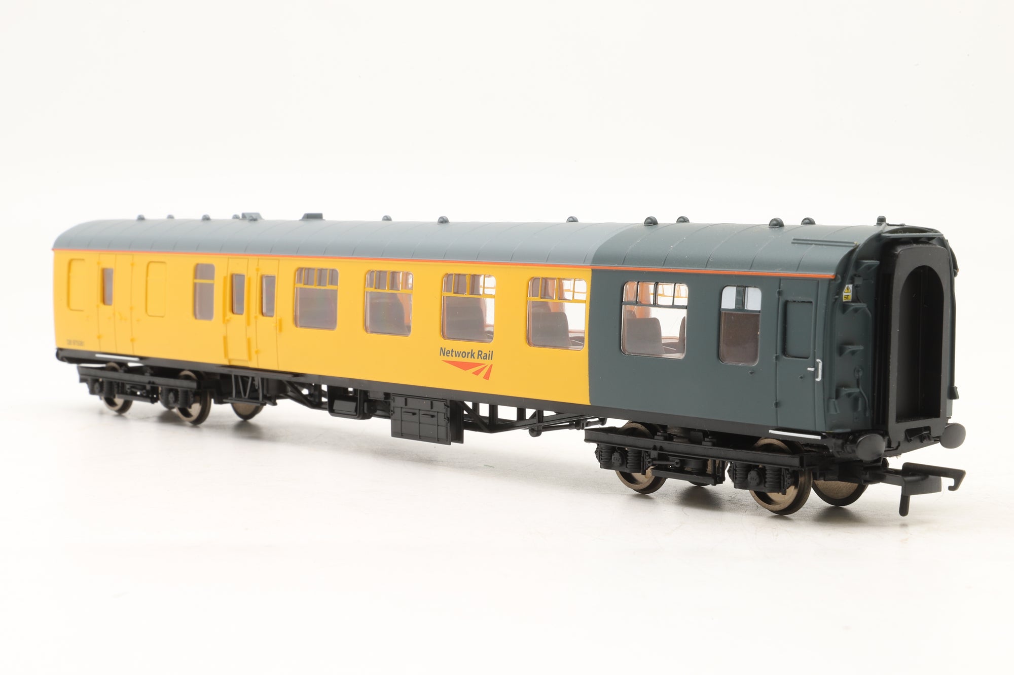 Hornby OO R4994 Mk1 Structure Gauging Coach 975081 in Network Rail Yellow/Grey