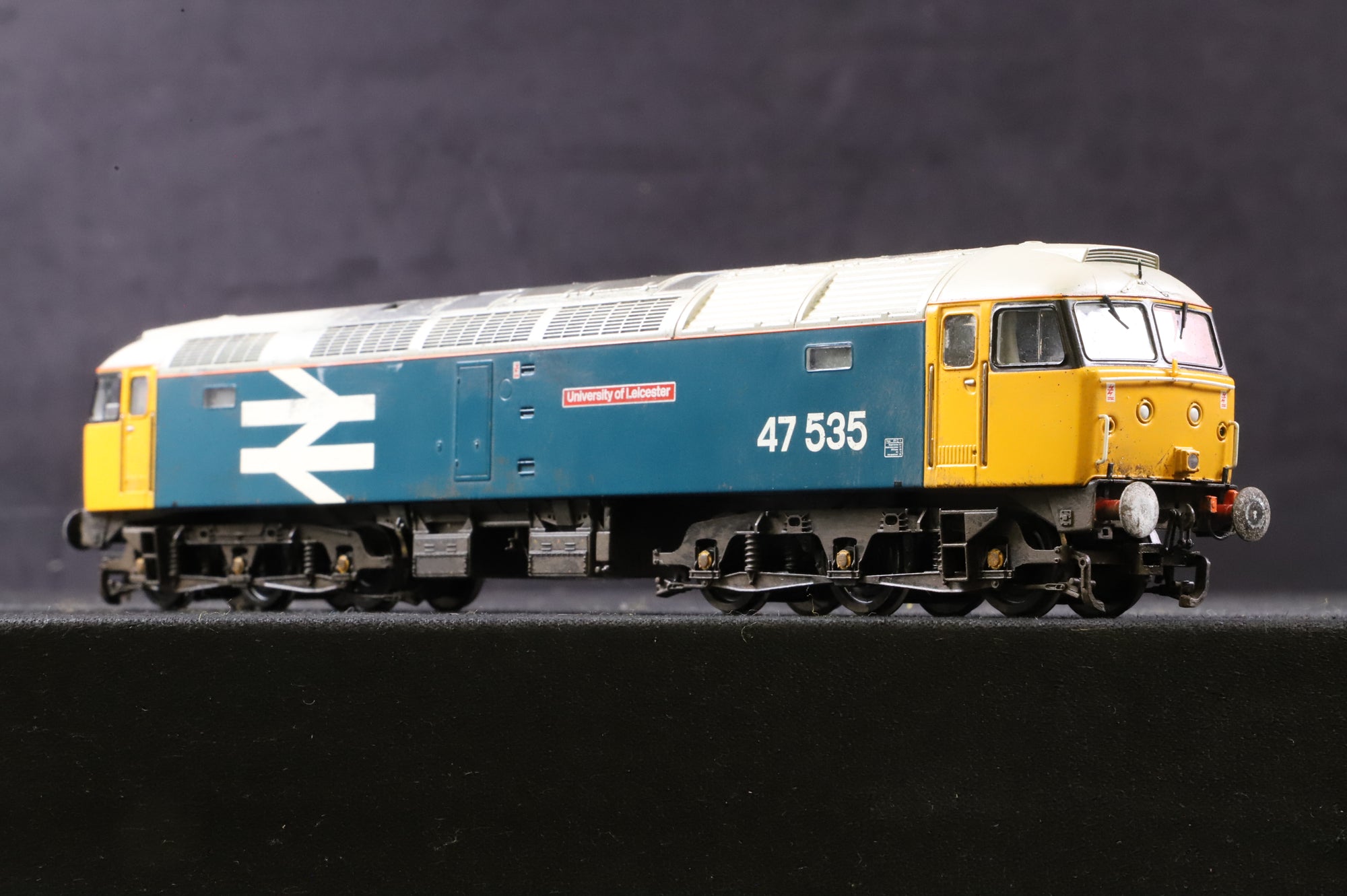 WORKSHOP Bachmann OO 31-650 Class 47 47535 'University of Leicester' in BR Blue w/ Large Logos - Weathered