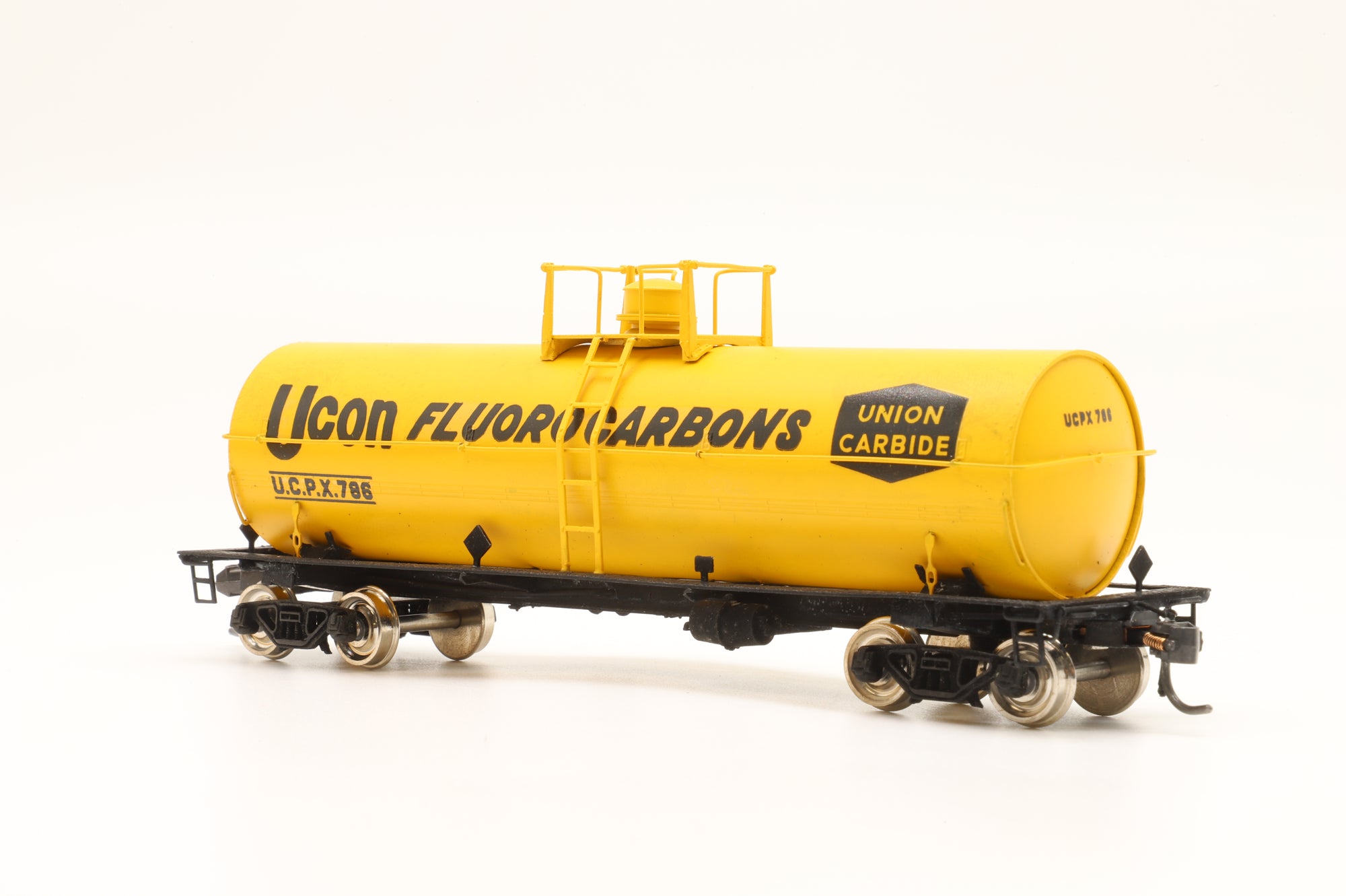 Iron Horse Models HO Brass 11,141 Gallon Tank Car 'Union Carbide'