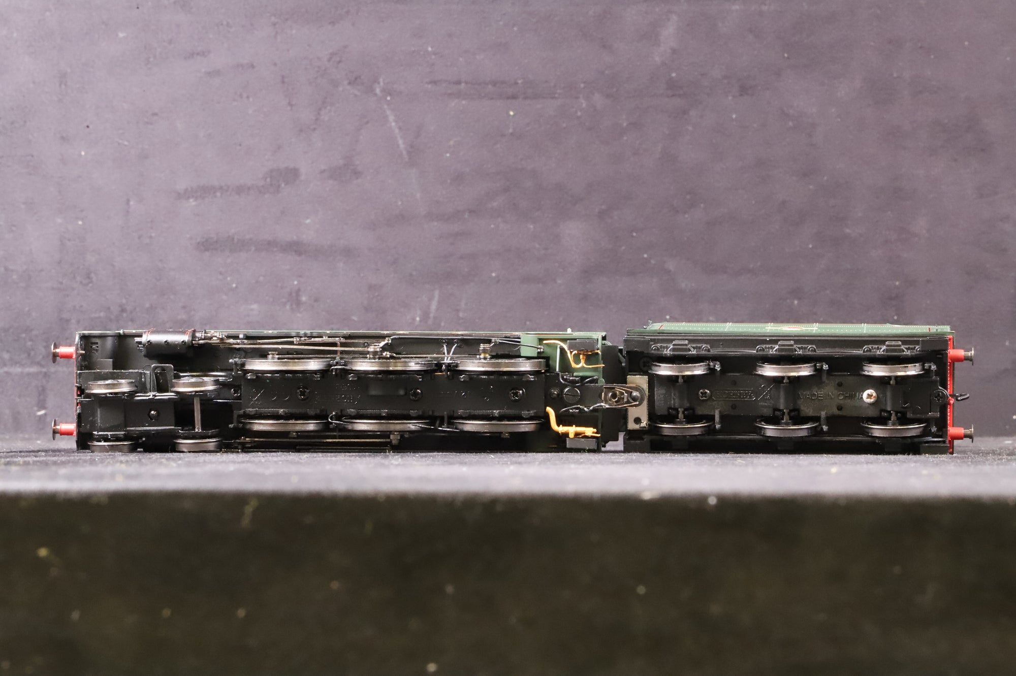 Hornby OO R2729 Royal Scot Class 4-6-0 '46144' 'Honourable Artillery Company' BR Lined Green L/C