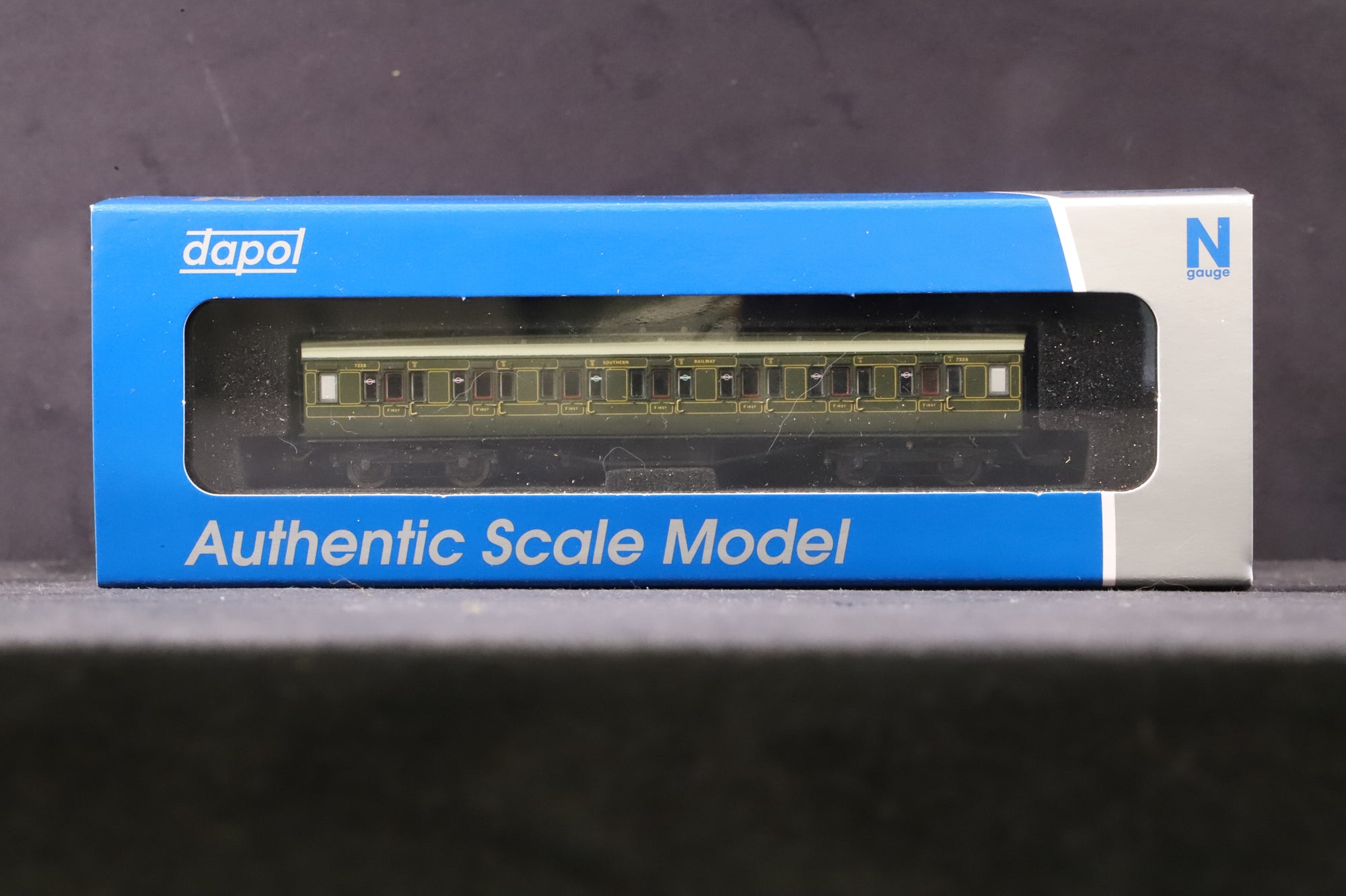 Dapol N Rake Of 2 Maunsell High Window Olive Green Lined Coaches Inc. 2P-014-020 & 040