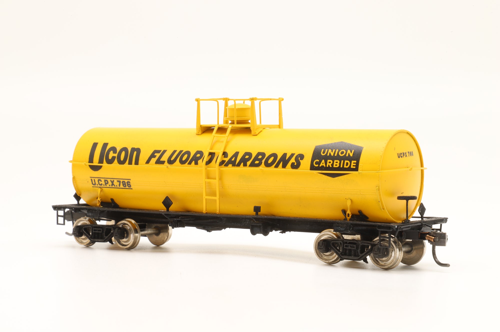Iron Horse Models HO Brass 11,141 Gallon Tank Car 'Union Carbide'