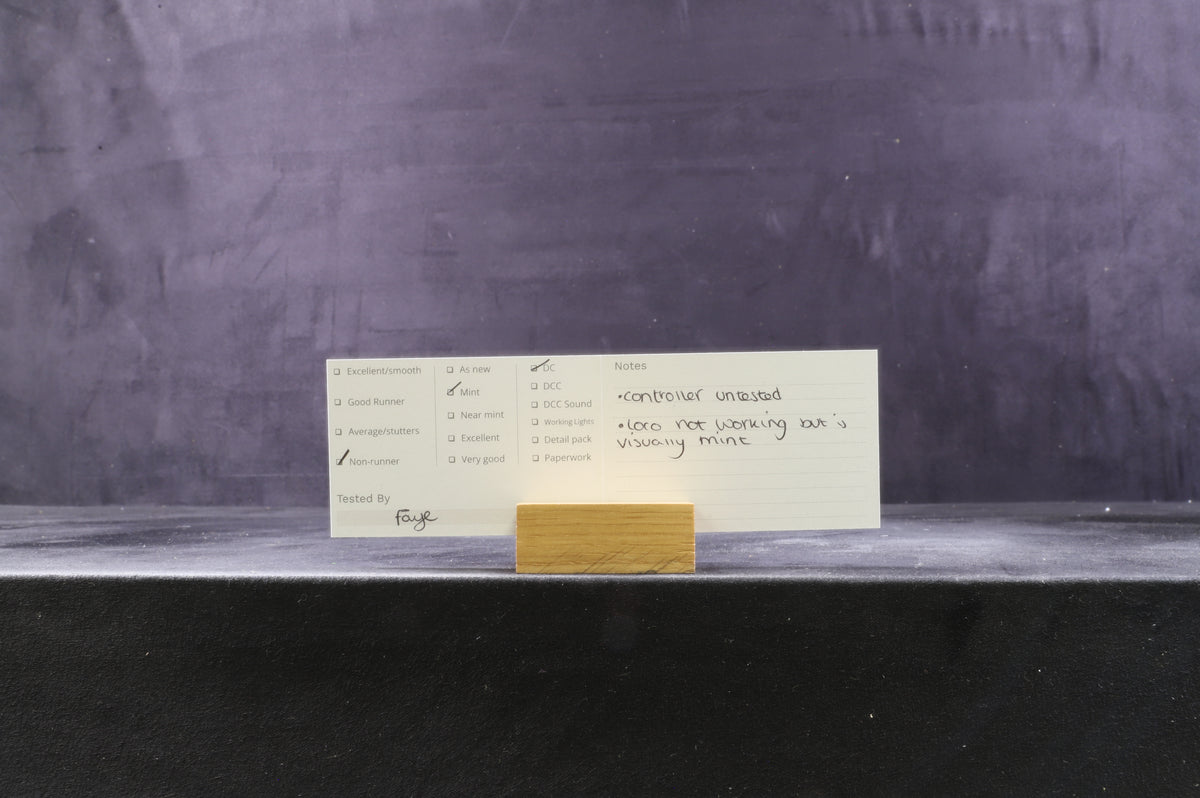 Hornby OO R1045 Marks &amp; Spencer &#39;The Royal Train Set&#39; Non Runner