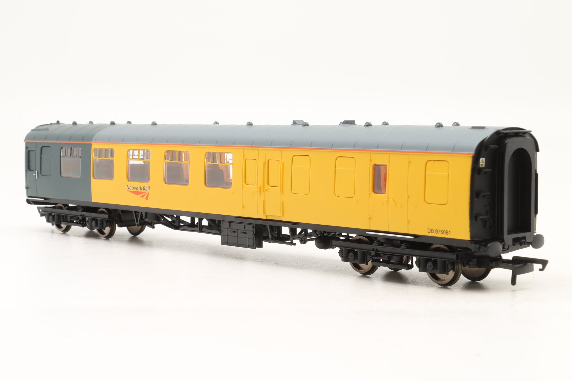 Hornby OO R4994 Mk1 Structure Gauging Coach 975081 in Network Rail Yellow/Grey