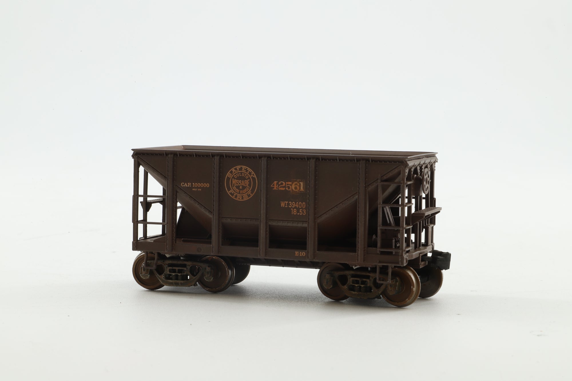 Walthers HO 910-58104 6-Pack of 24' Michigan Ore Cars in Duluth, Missabe, & Irons Range Livery - Pro-Weathered & Renumbered
