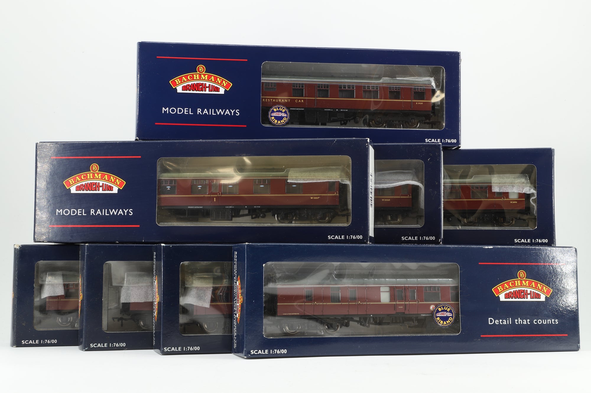 Bachmann OO Rake Of 8 BR Mk1 Maroon Coaches Inc. 39-151C, 39-026F, 39-026E, 39-101B, 39-076, 39-051B, 39-176A & 39-026B