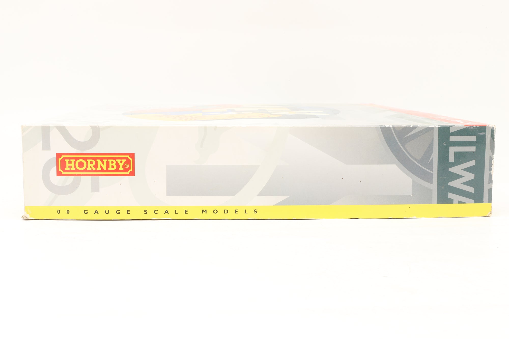 Hornby OO R2661M The Bournemouth Belle Train Pack