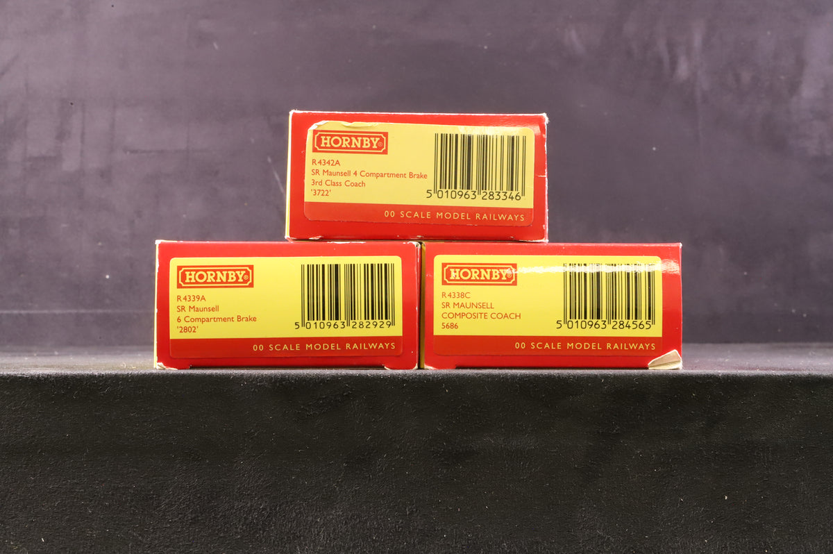 Hornby OO Rake of 3 Maunsell Coaches in SR Green w/ Sunshine Lettering