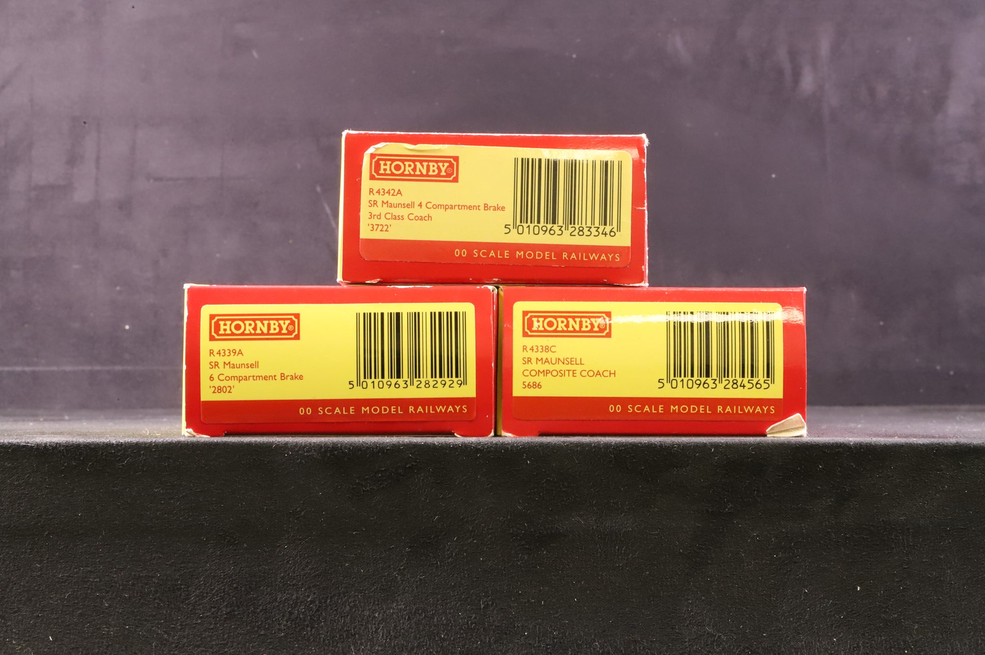 Hornby OO Rake of 3 Maunsell Coaches in SR Green w/ Sunshine Lettering