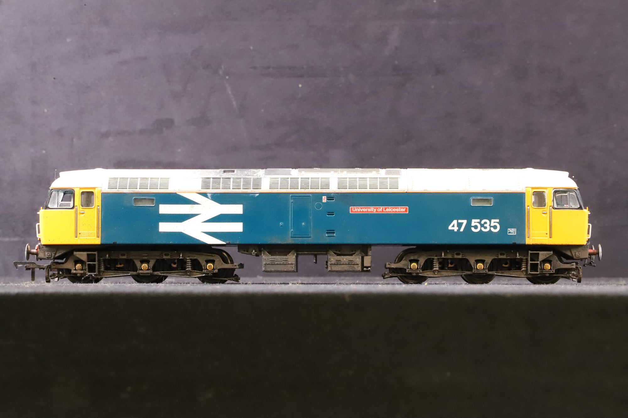 WORKSHOP Bachmann OO 31-650 Class 47 47535 'University of Leicester' in BR Blue w/ Large Logos - Weathered