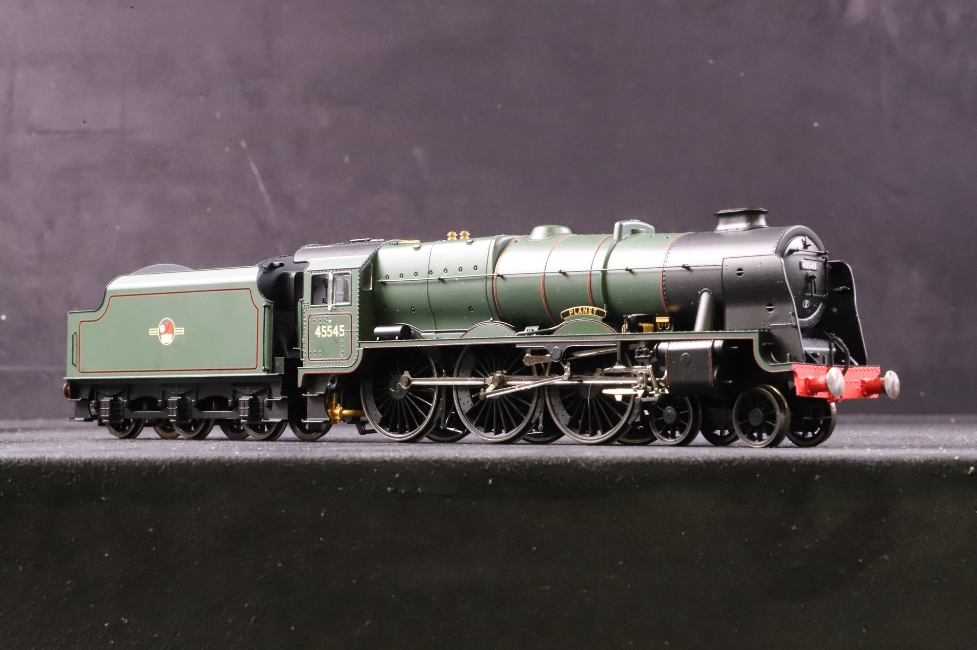 Hornby OO R2633 Patriot Class 7P 45545 'Planet' in Lined BR green w/ Late Crests