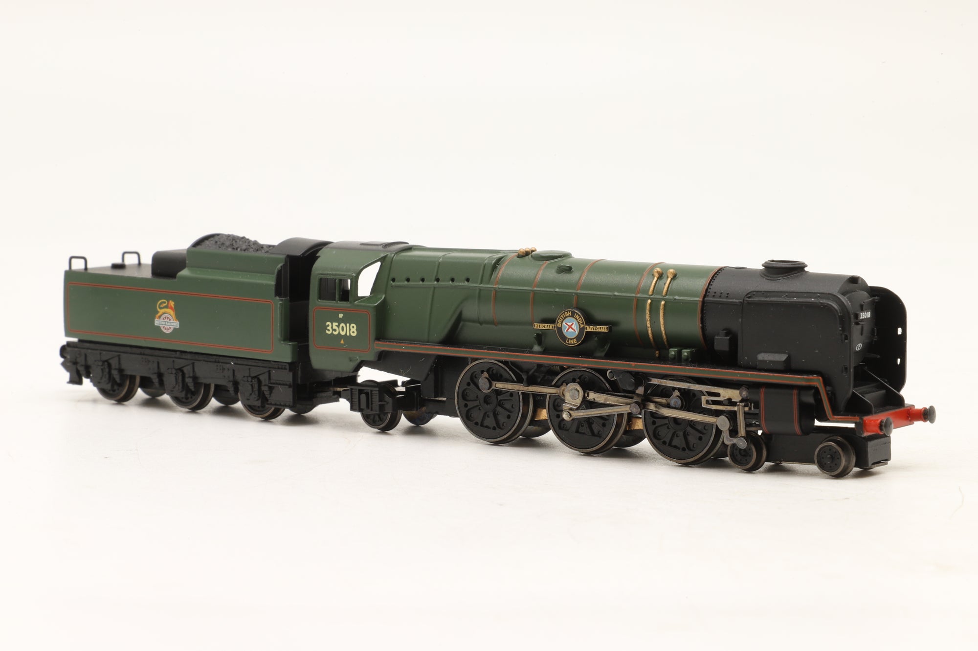 Graham Farish N 372-300 Merchant Navy Class 35018 'India Line' in Lined BR Green w/ Early Crests