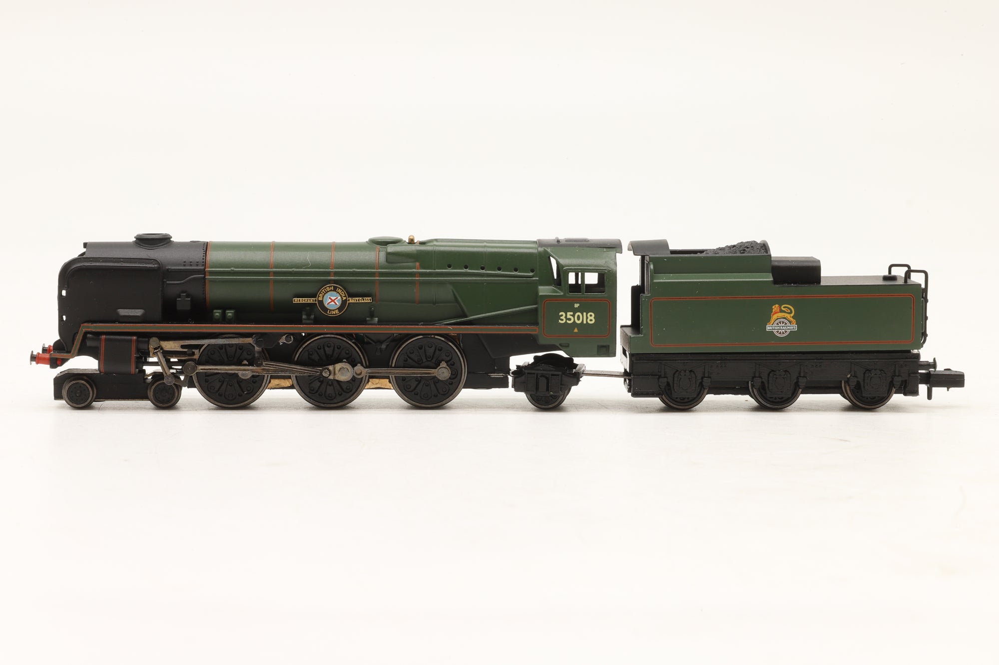 Graham Farish N 372-300 Merchant Navy Class 35018 'India Line' in Lined BR Green w/ Early Crests