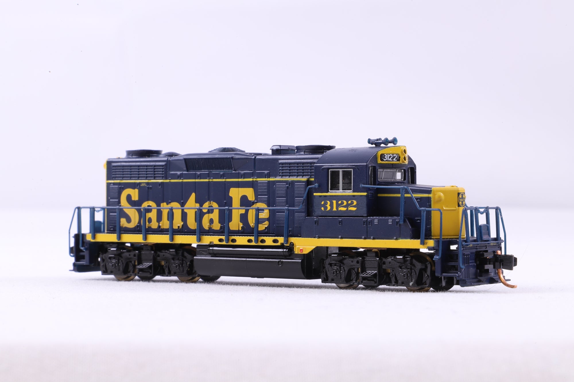 Life Like Trains N 7087 GP-20 '3122' Diesel Locomotive AT&SF Renumbered