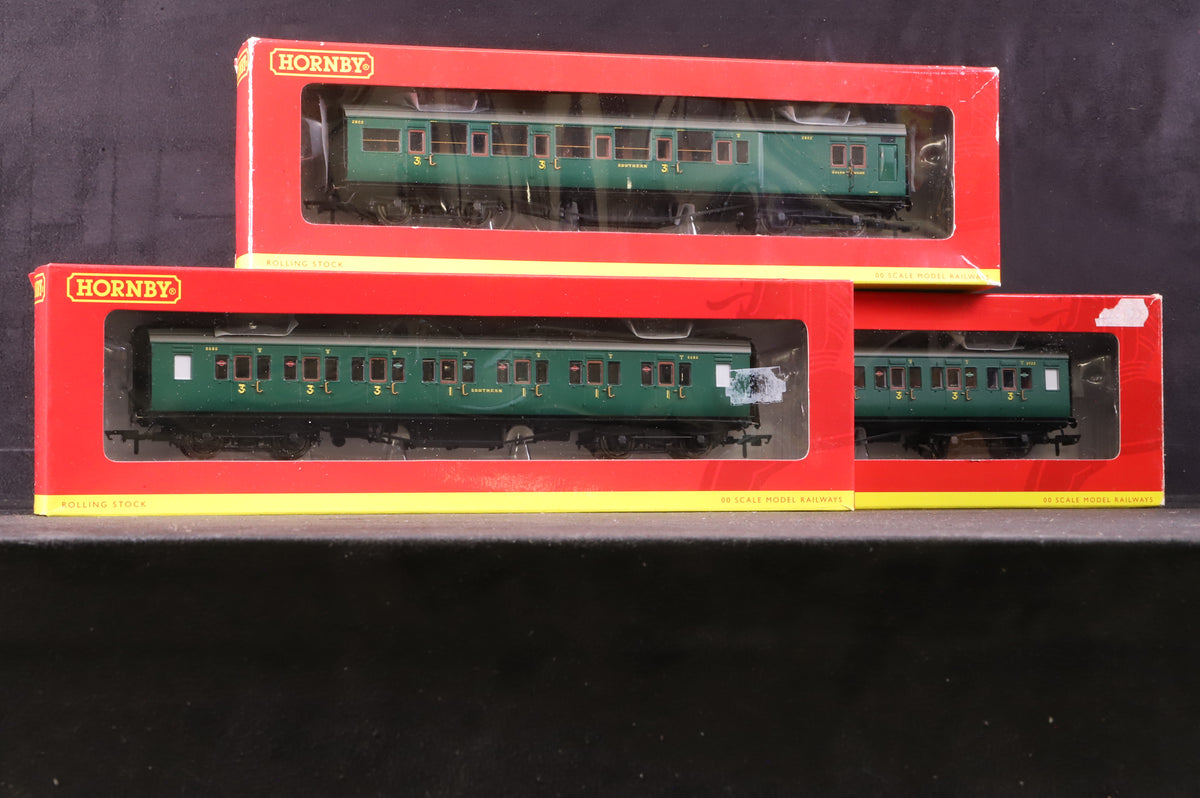 Hornby OO Rake of 3 Maunsell Coaches in SR Green w/ Sunshine Lettering