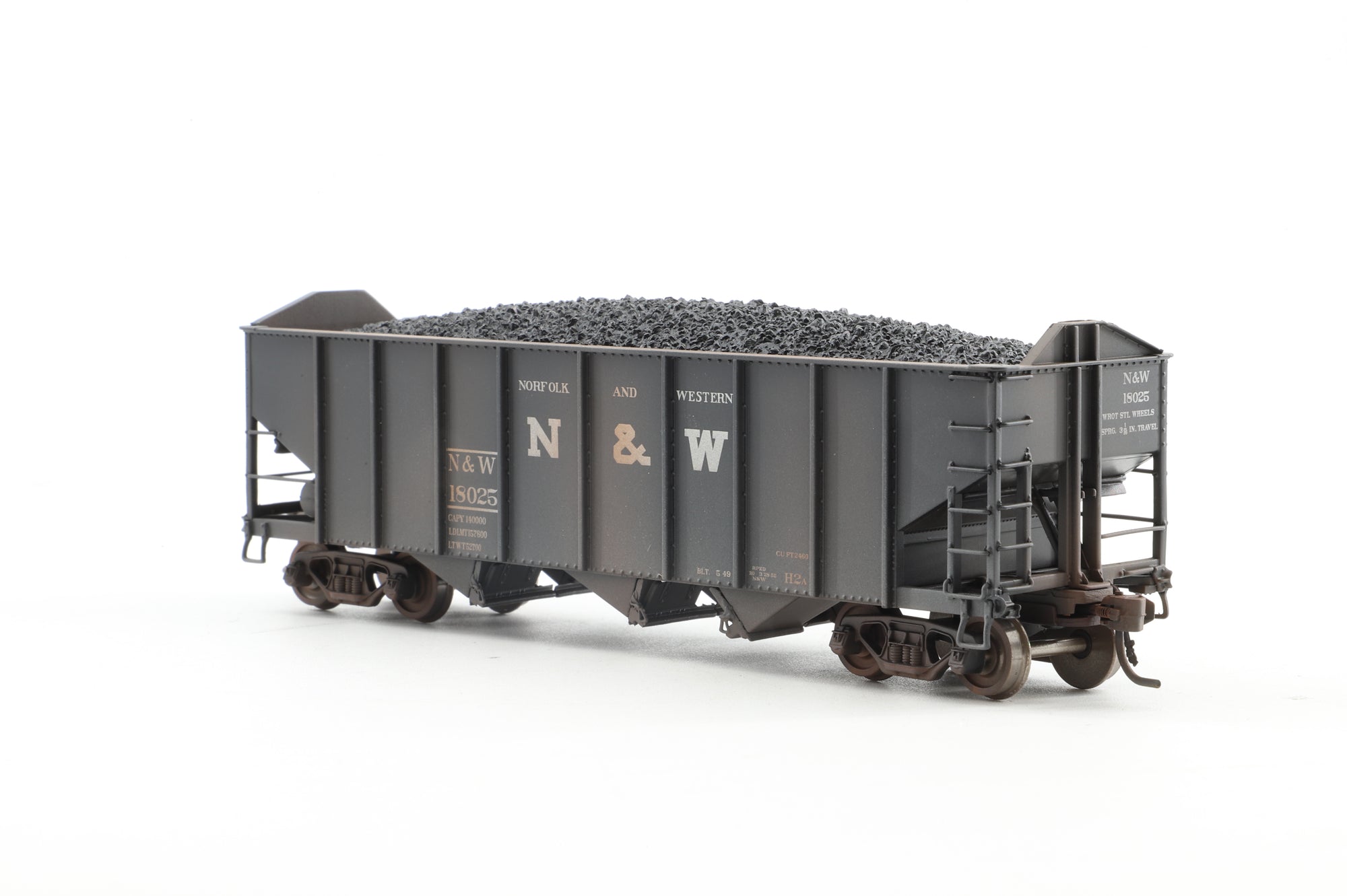 Broadway Limited HO 1723 6-Pack of H2a 3-Bay Hopper Cars in N&W Black - Pro-Weathering