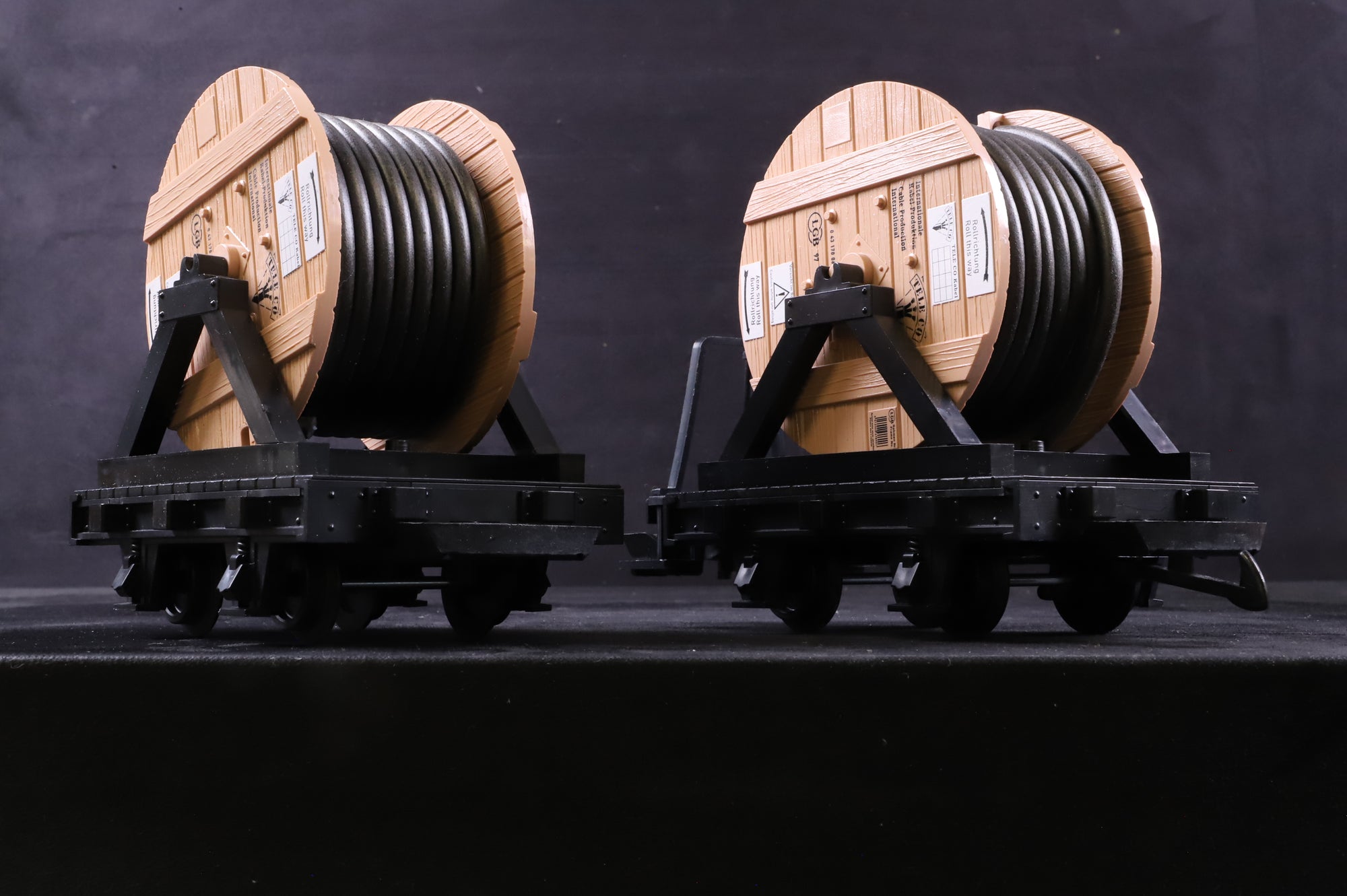 LGB G 43170 2 Cable Wagons with Loads