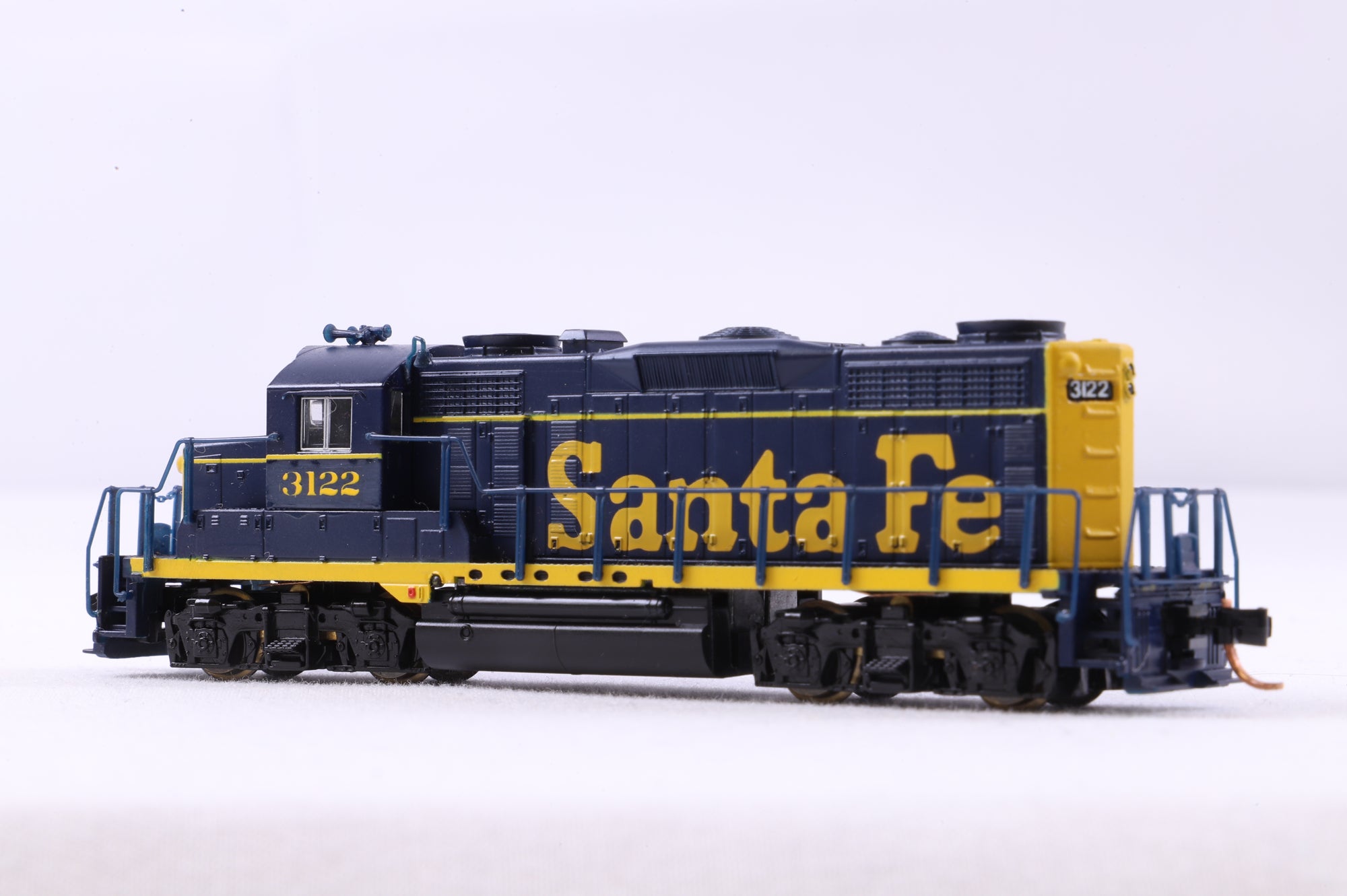 Life Like Trains N 7087 GP-20 '3122' Diesel Locomotive AT&SF Renumbered