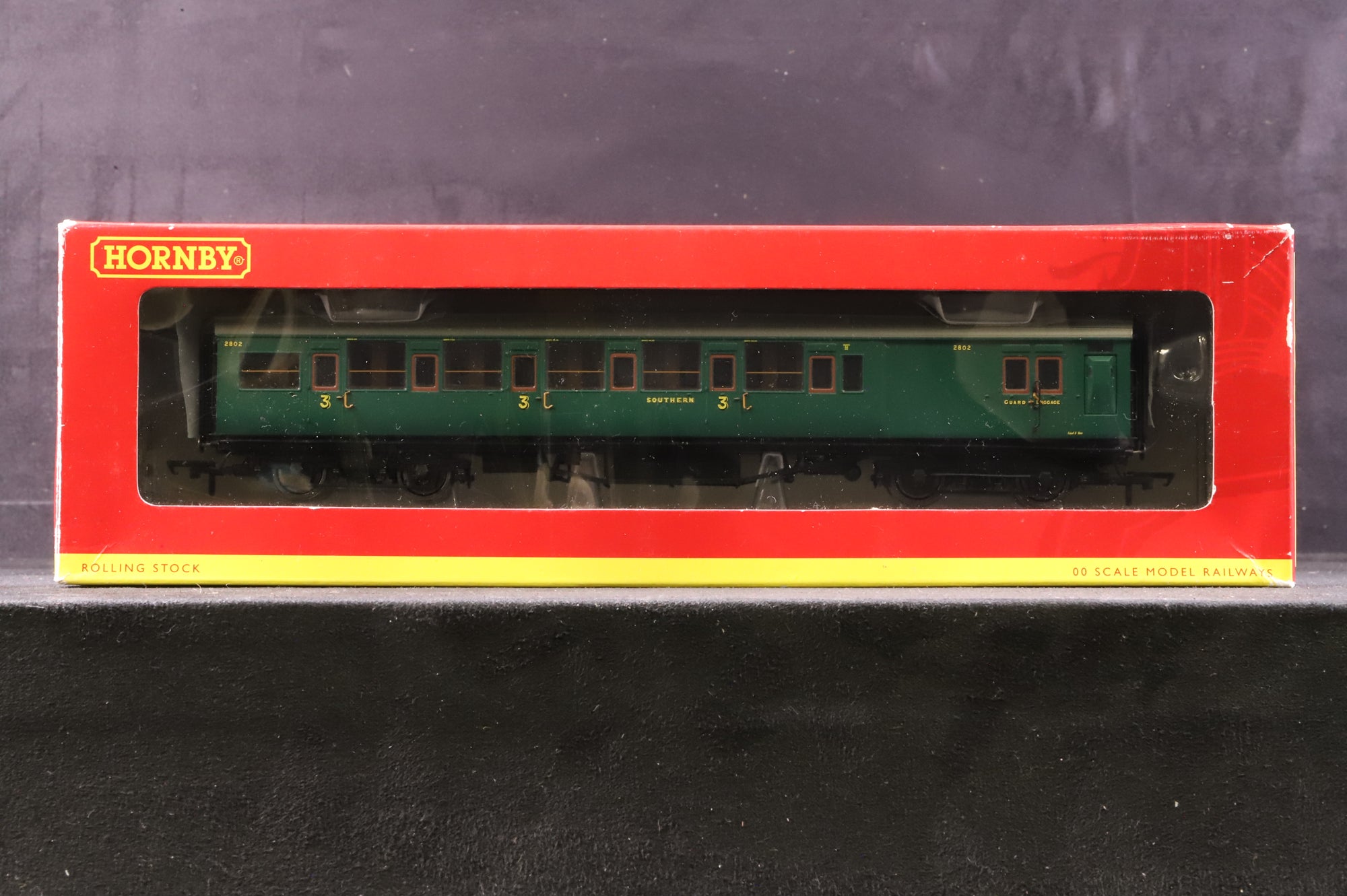 Hornby OO Rake of 3 Maunsell Coaches in SR Green w/ Sunshine Lettering