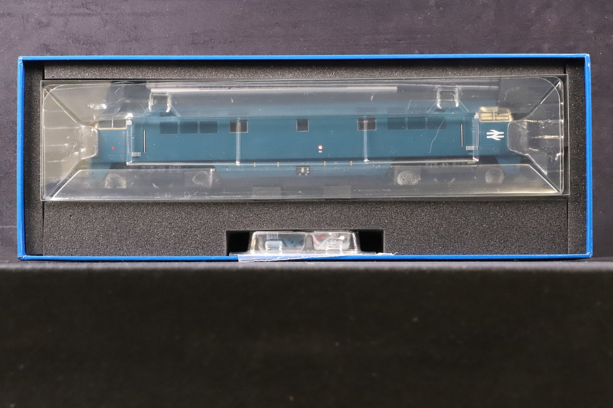 Dapol OO 4D-003-000 Class 52 'D1005' 'Western Venturer' BR Blue Full Yellow Ends