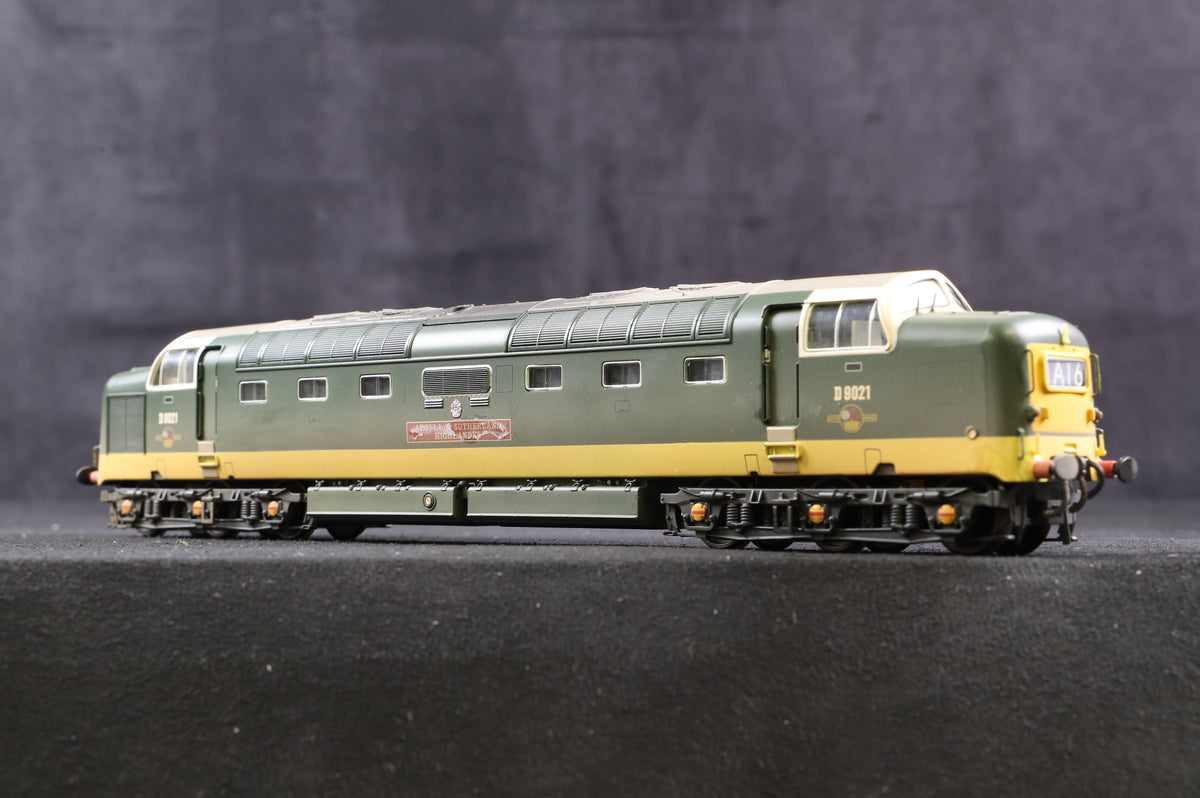 Bachmann OO 32-525Y Class 55 Deltic &#39;D9021&#39; &#39;Argyll &amp; Sutherland&#39; BR Green Weathered Excl. TMC