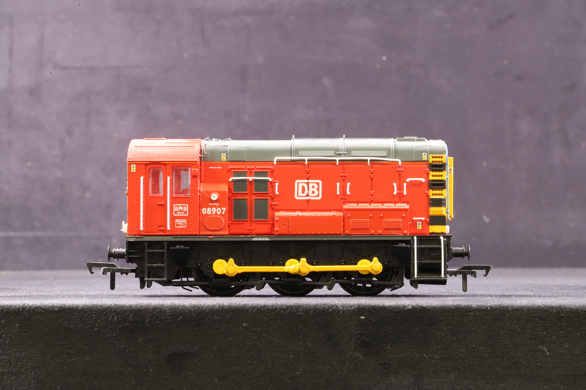 Bachmann OO 32-119 Class 08 08907 in DB Schenker Livery
