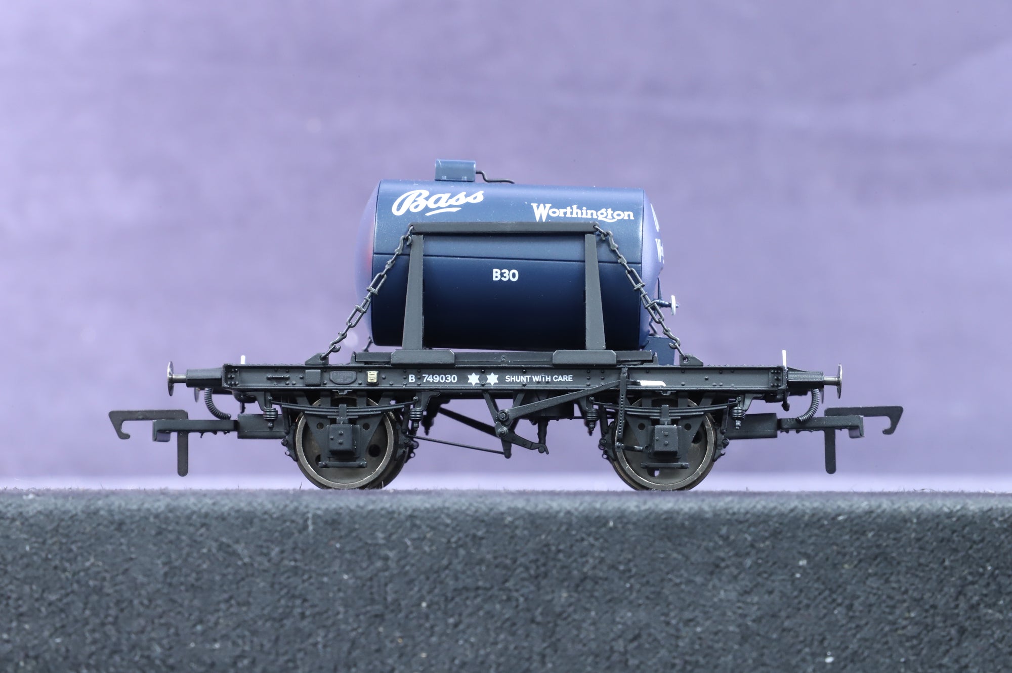 Clark Railworks OO Gauge C3020 Demountable Tank Wagon 'B749030', Bass Worthington