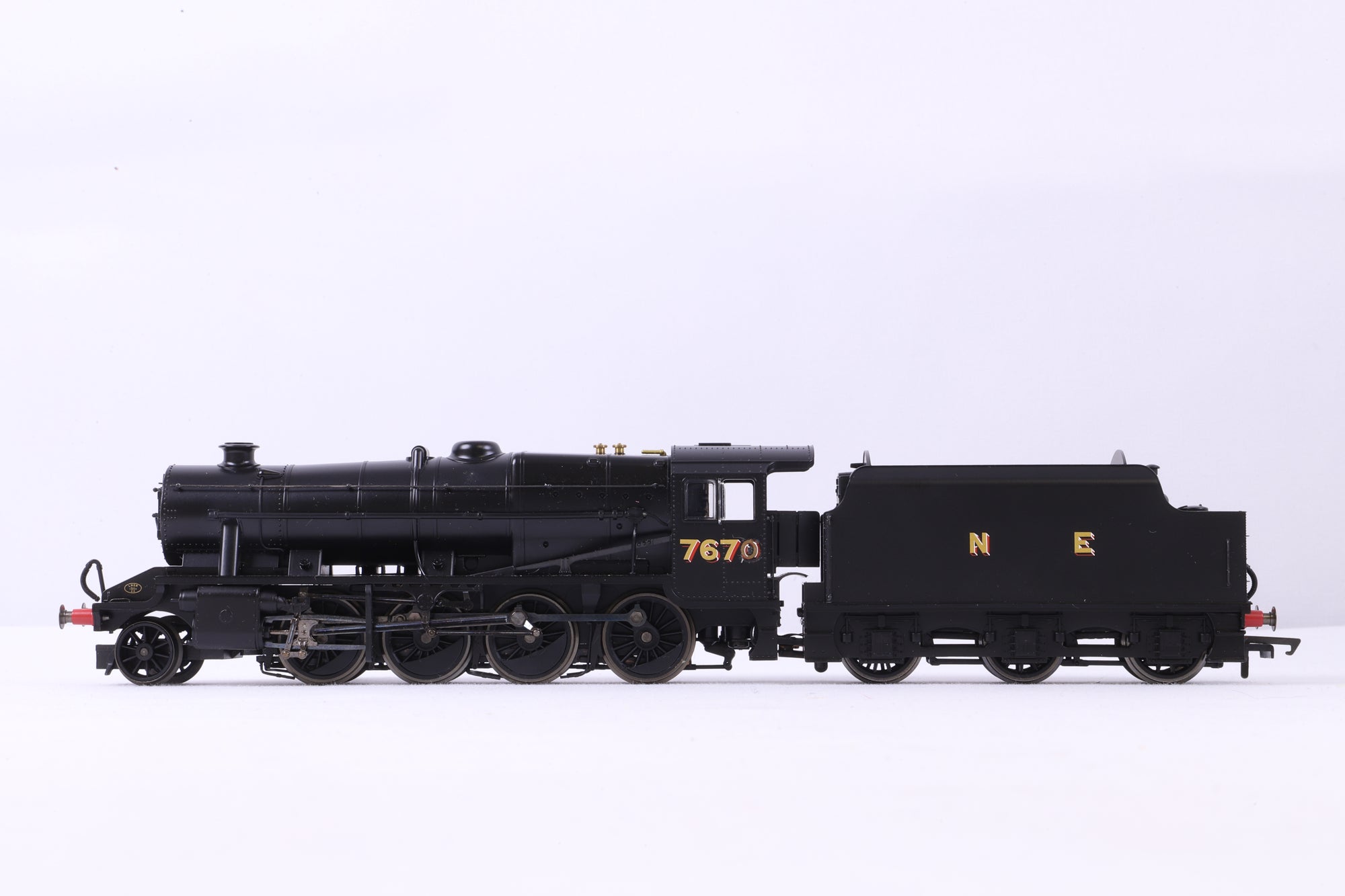 WORKSHOP Hornby OO R2227 Class 06 2-8-0 No.7670 in LNER Black - Non Runner