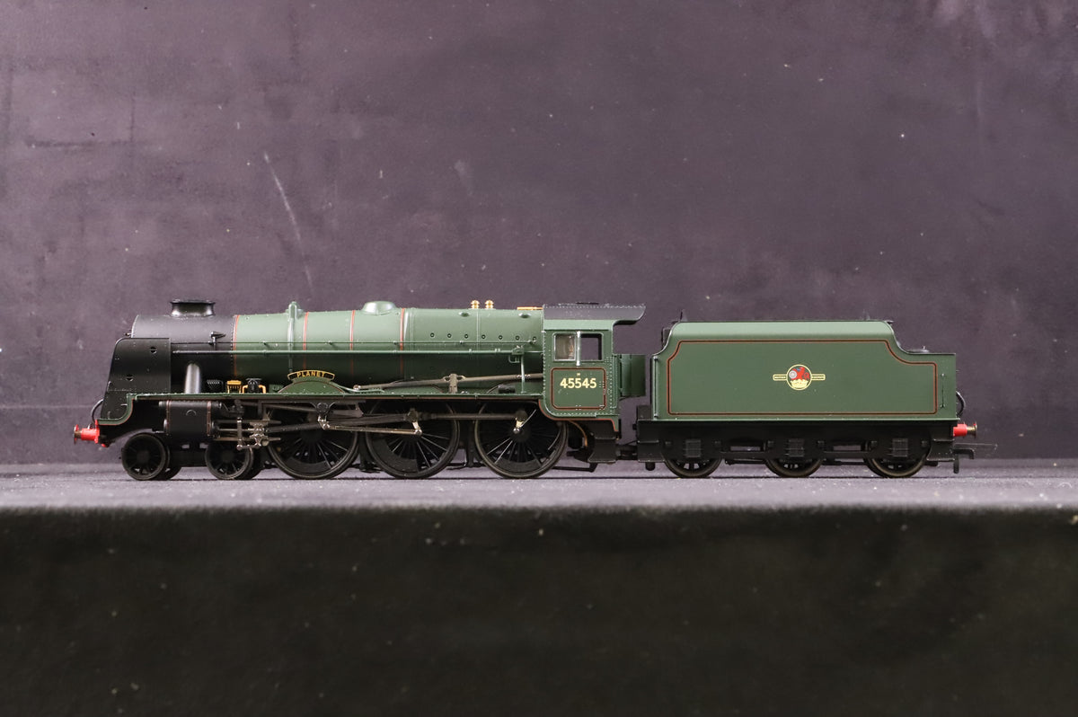 Hornby OO R2633 Patriot Class 7P 45545 &#39;Planet&#39; in Lined BR green w/ Late Crests
