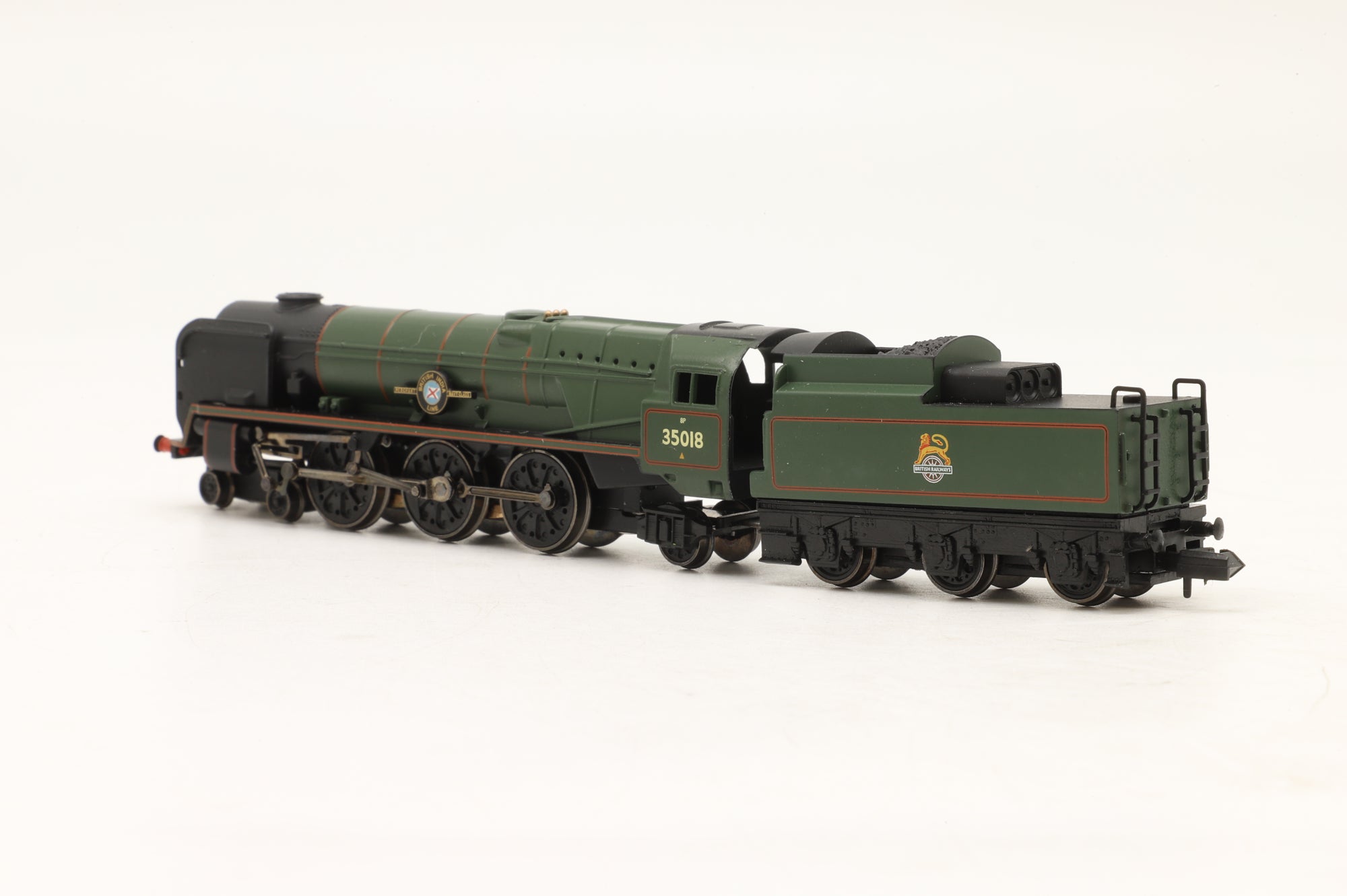 Graham Farish N 372-300 Merchant Navy Class 35018 'India Line' in Lined BR Green w/ Early Crests