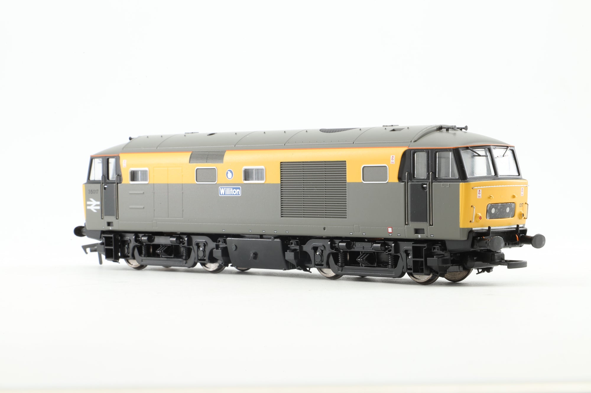 Heljan OO 35301 Class 35 35017 in BR Engineers 'Dutch' Preserved Livery