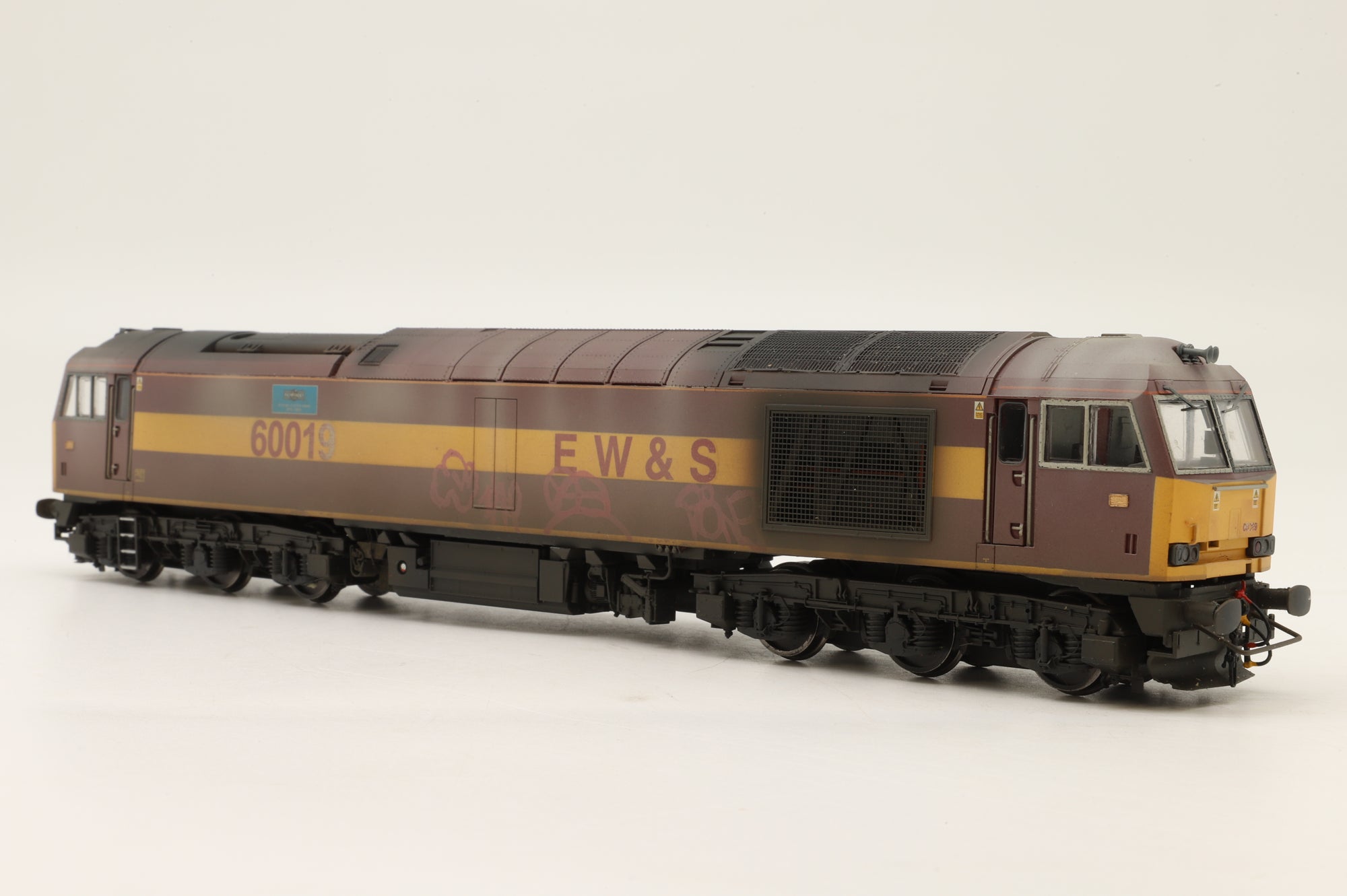 Hornby OO Class 60 60019 'Pathfinder' in EWS Livery – DCC Sound & Weathered
