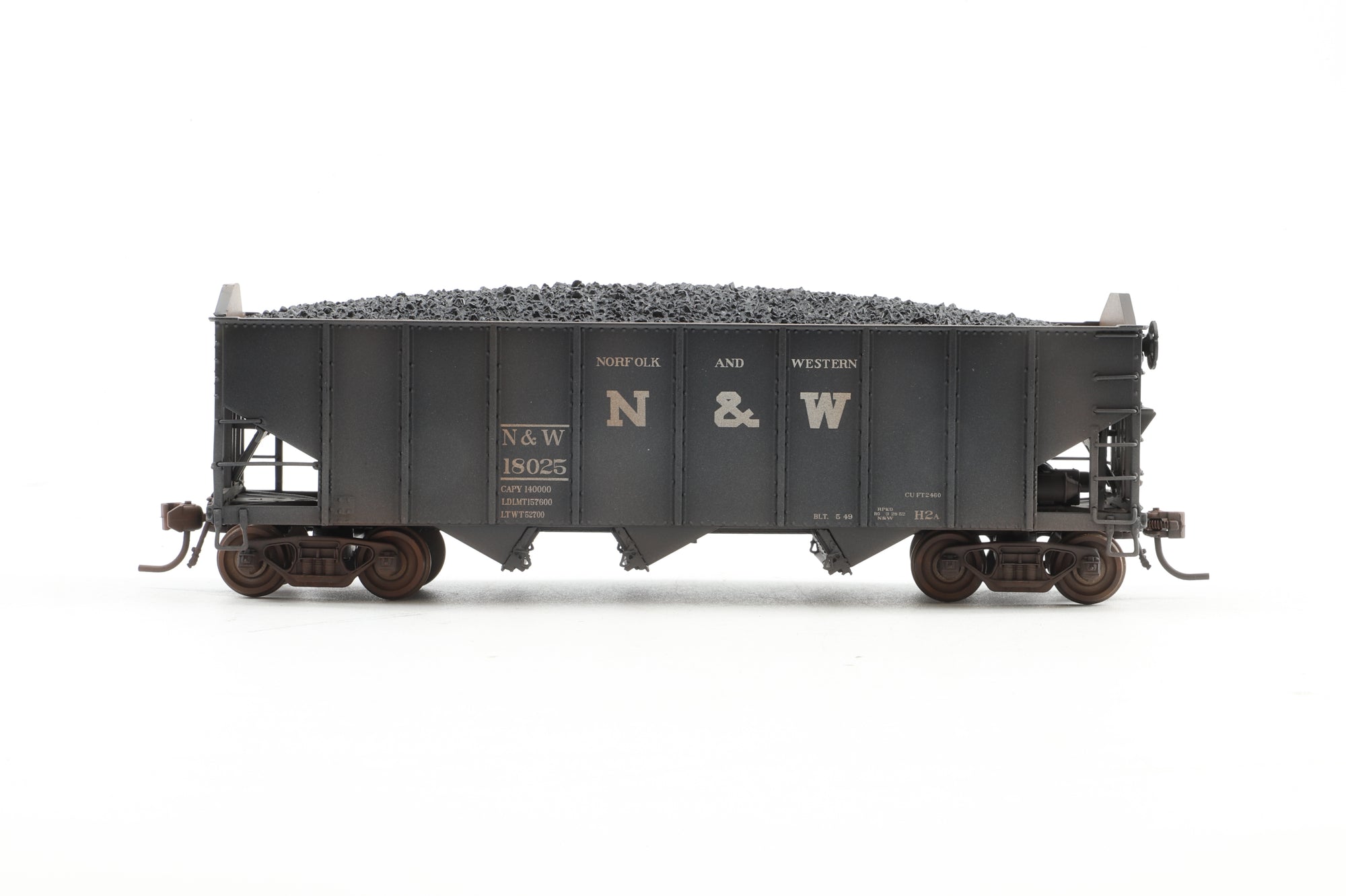 Broadway Limited HO 1723 6-Pack of H2a 3-Bay Hopper Cars in N&W Black - Pro-Weathering