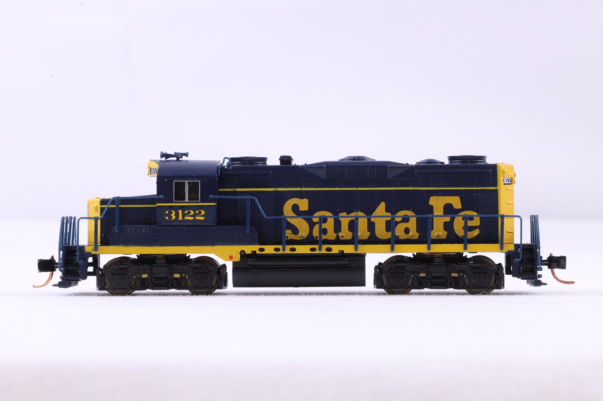 Life Like Trains N 7087 GP-20 '3122' Diesel Locomotive AT&SF Renumbered