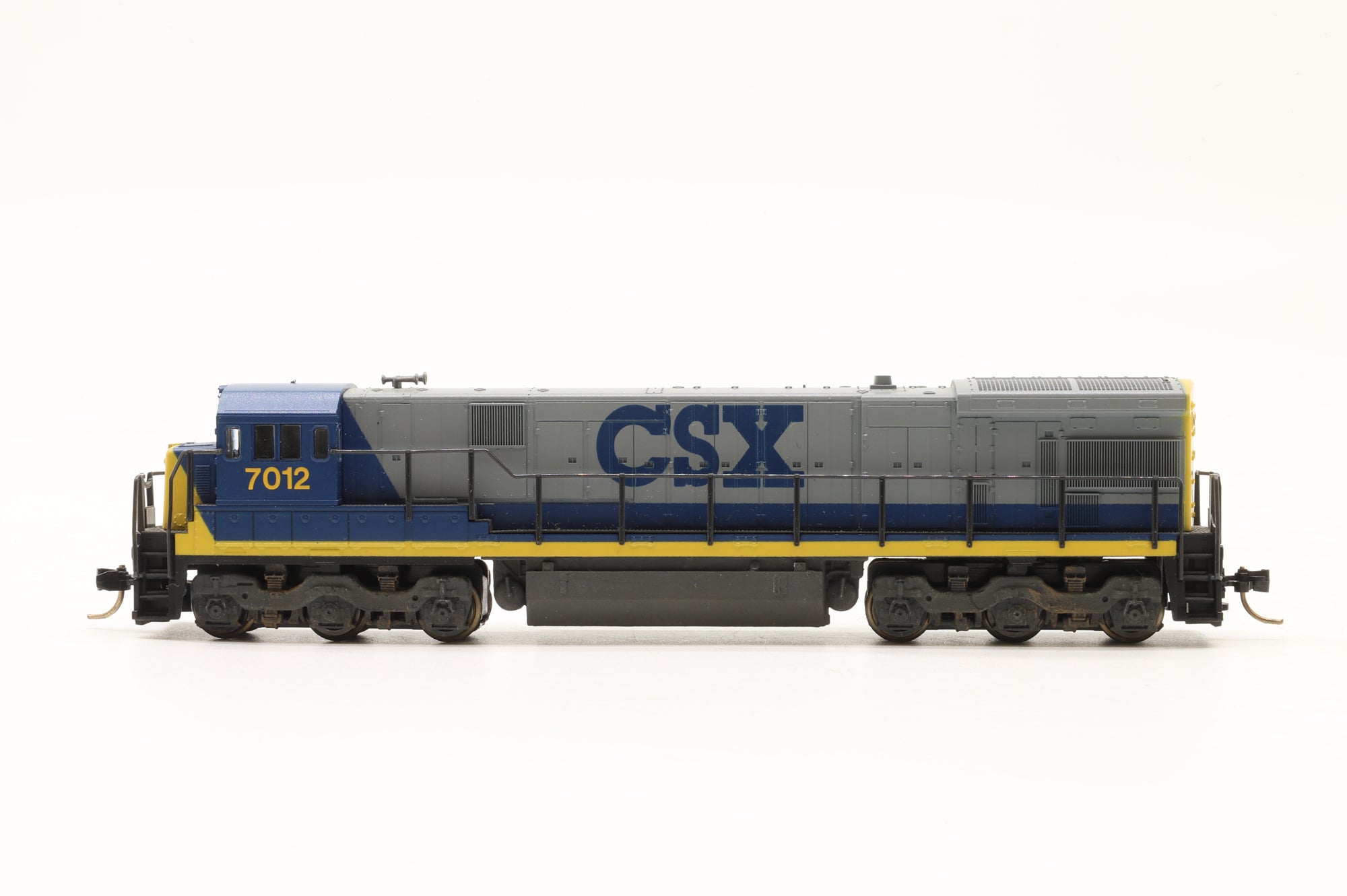 Kato N 176-308 C30-7 7012 in CSX Blue/Yellow