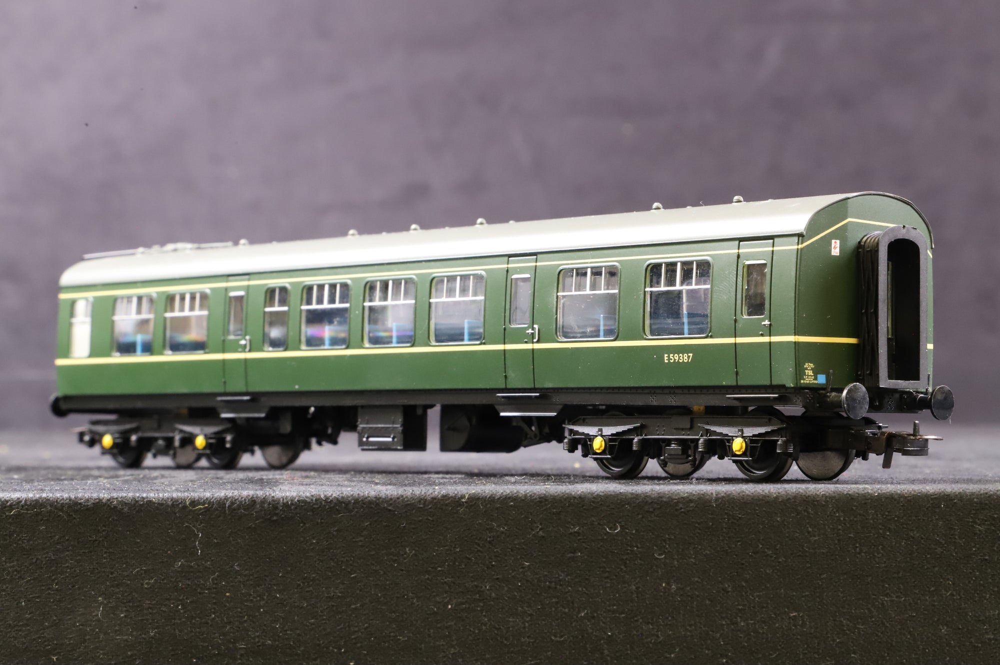 Bachmann OO 32-913 Class 108 3 Car DMU BR Green Speed Whiskers
