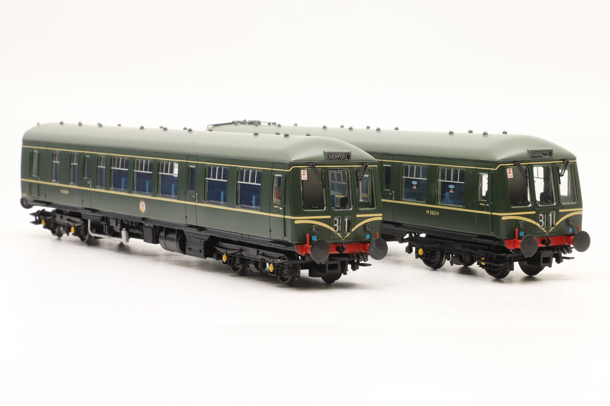 Bachmann OO 32-900 Class 108 DMU 2 Car BR Green with Speed Whiskers