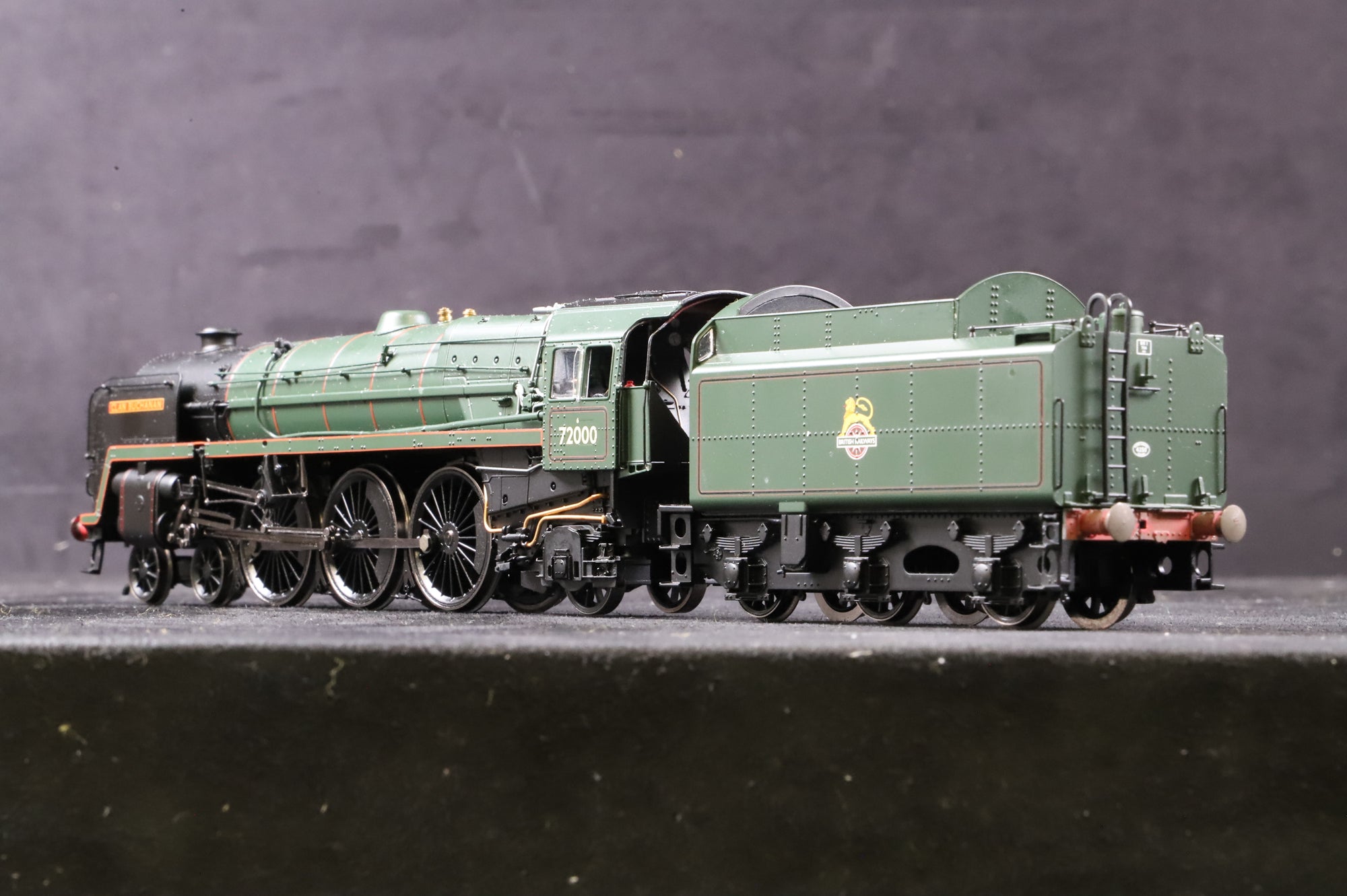 Hornby OO R2846 Clan Class 4-6-2 '72000' 'Clan Buchanan' BR Green E/C